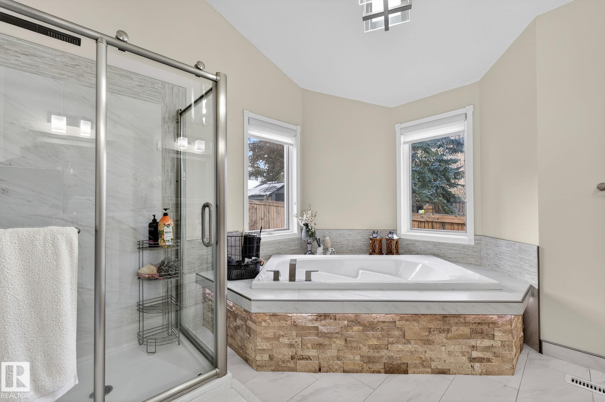 158 Wolf Ridge Place, Edmonton, AB - Indoor Photo Showing Bathroom