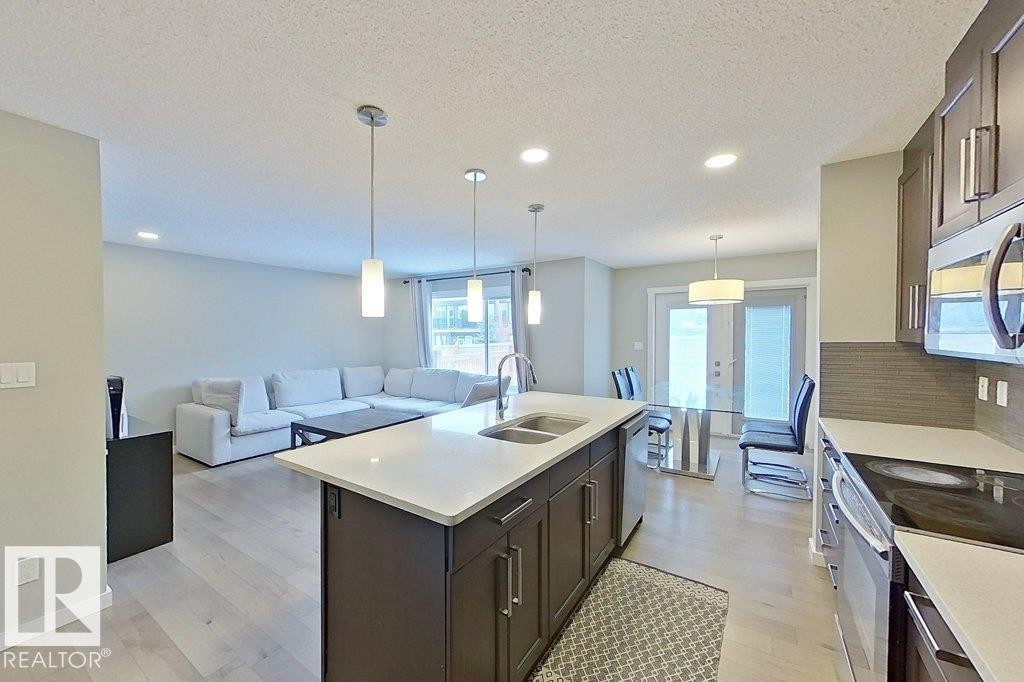 2342 Wonnacott Crescent, Edmonton, AB - Indoor Photo Showing Kitchen With Double Sink With Upgraded Kitchen