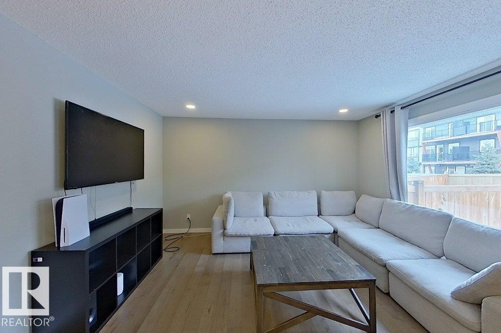 2342 Wonnacott Crescent, Edmonton, AB - Indoor Photo Showing Living Room