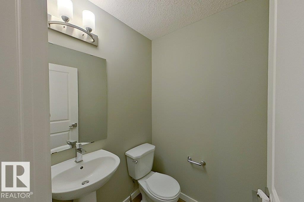 2342 Wonnacott Crescent, Edmonton, AB - Indoor Photo Showing Bathroom