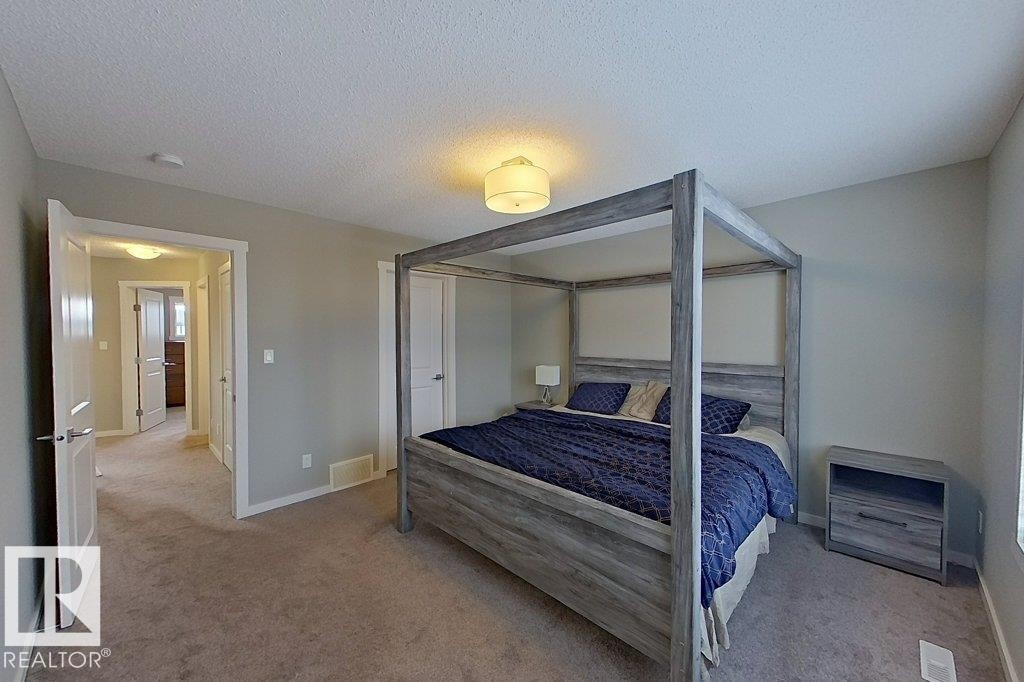 2342 Wonnacott Crescent, Edmonton, AB - Indoor Photo Showing Bedroom