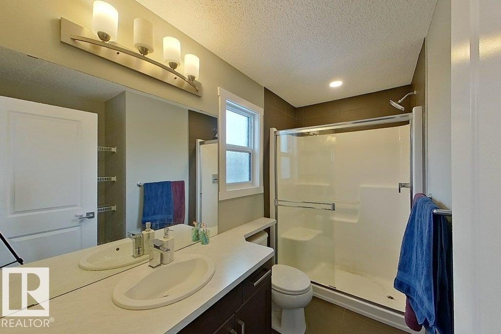 2342 Wonnacott Crescent, Edmonton, AB - Indoor Photo Showing Bathroom