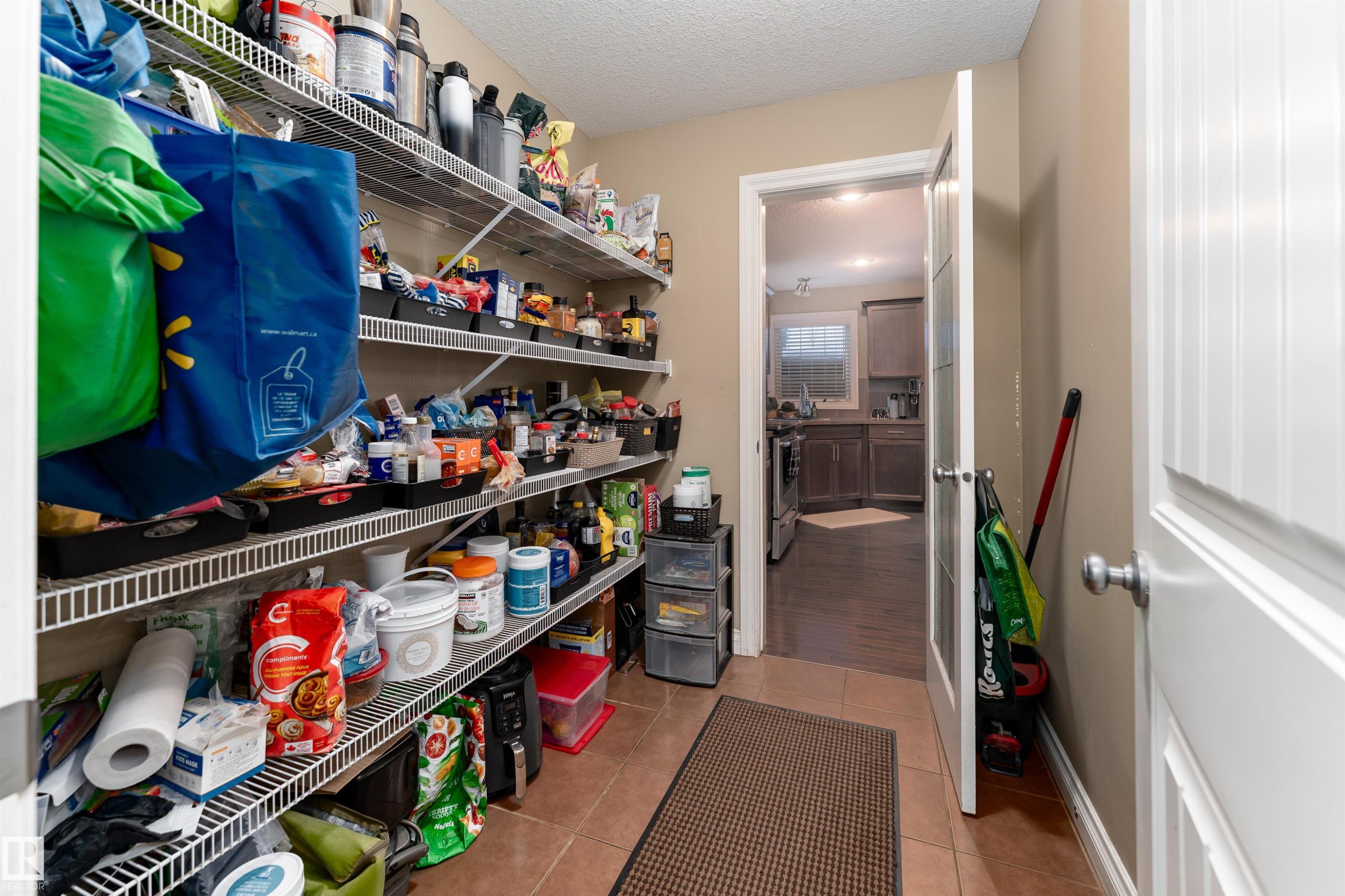 3514 Goodridge Bay, Edmonton, AB - Indoor With Storage