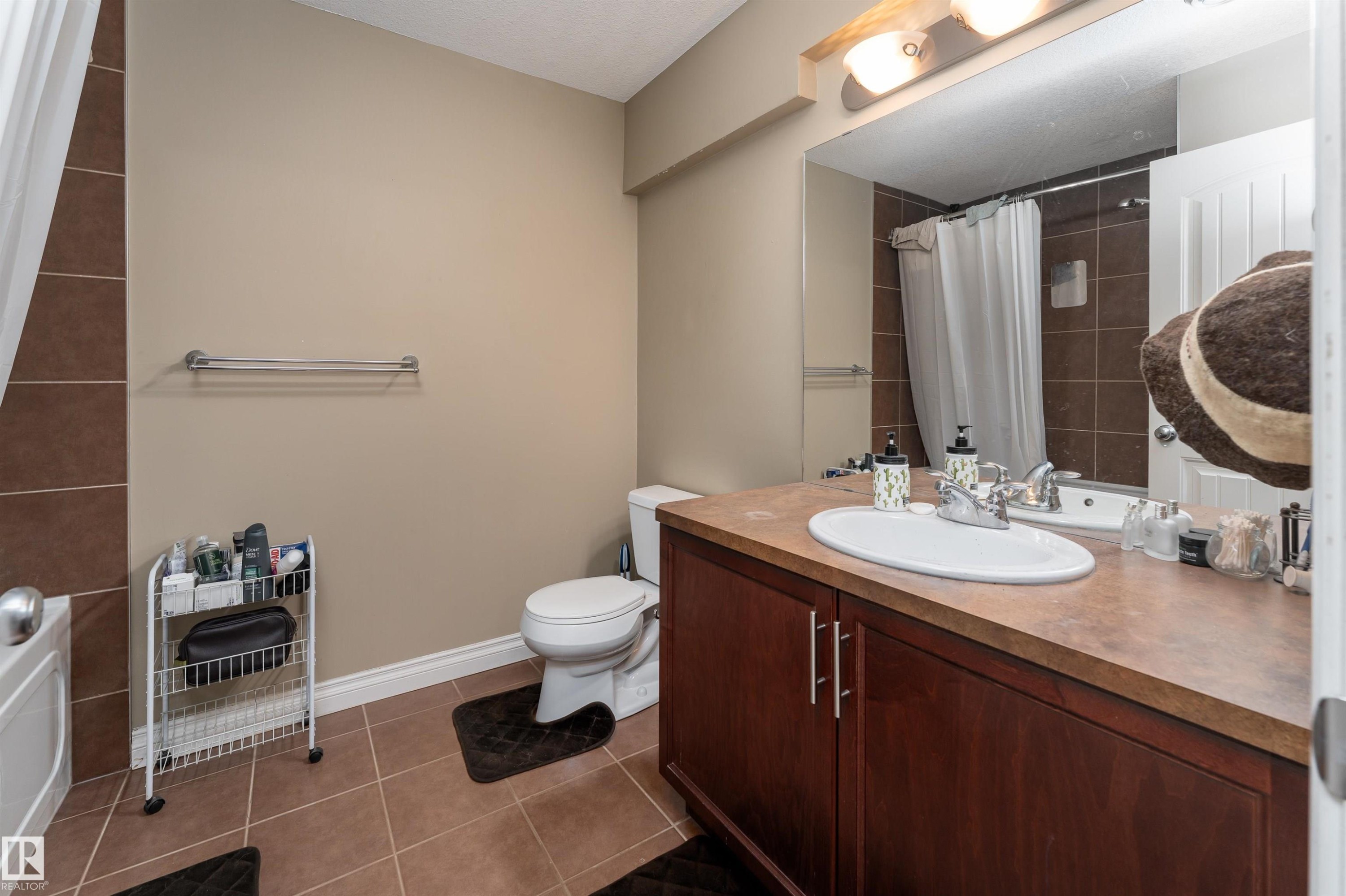 3514 Goodridge Bay, Edmonton, AB - Indoor Photo Showing Bathroom