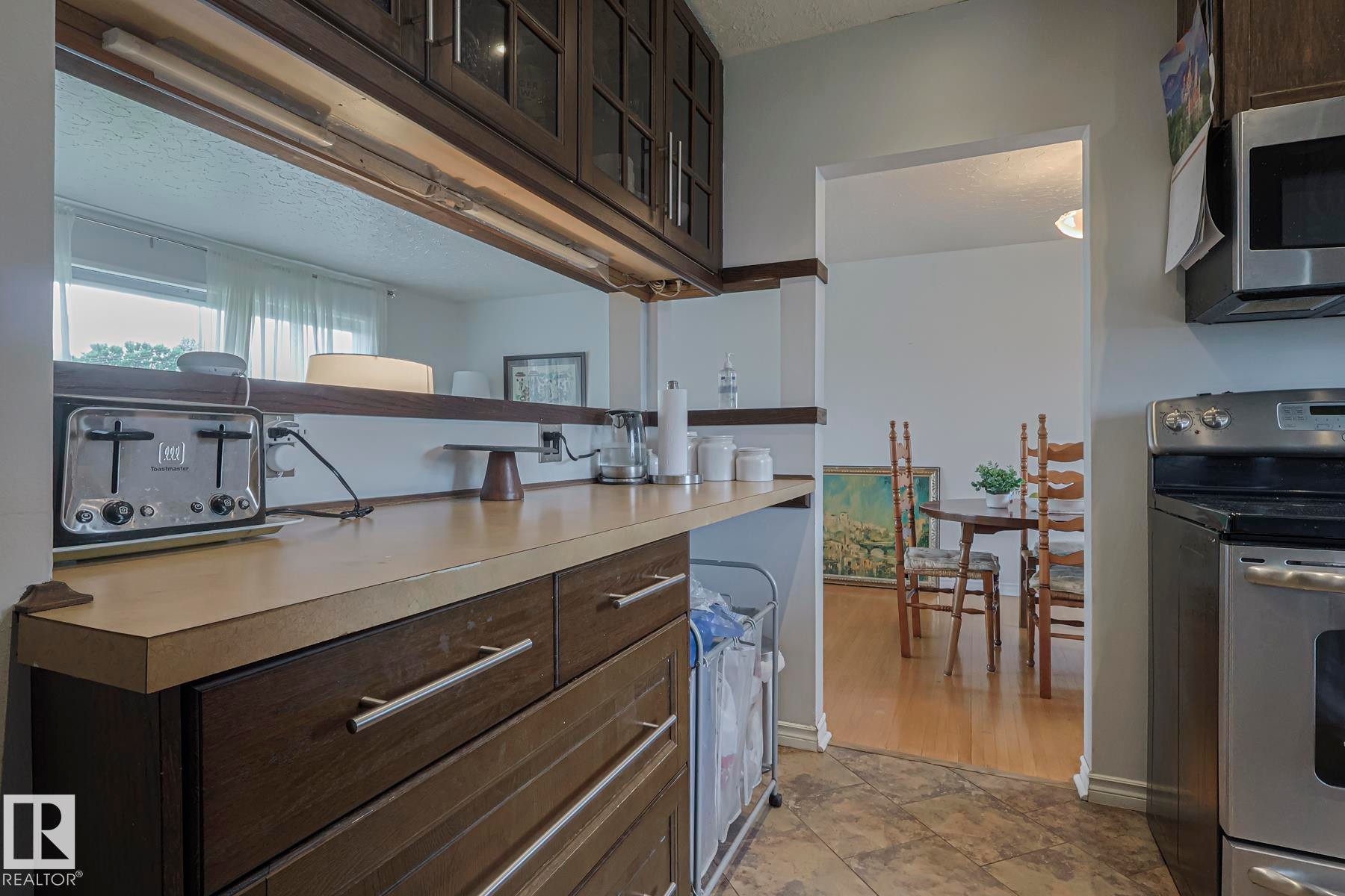 10319 45 Street, Edmonton, AB - Indoor Photo Showing Kitchen
