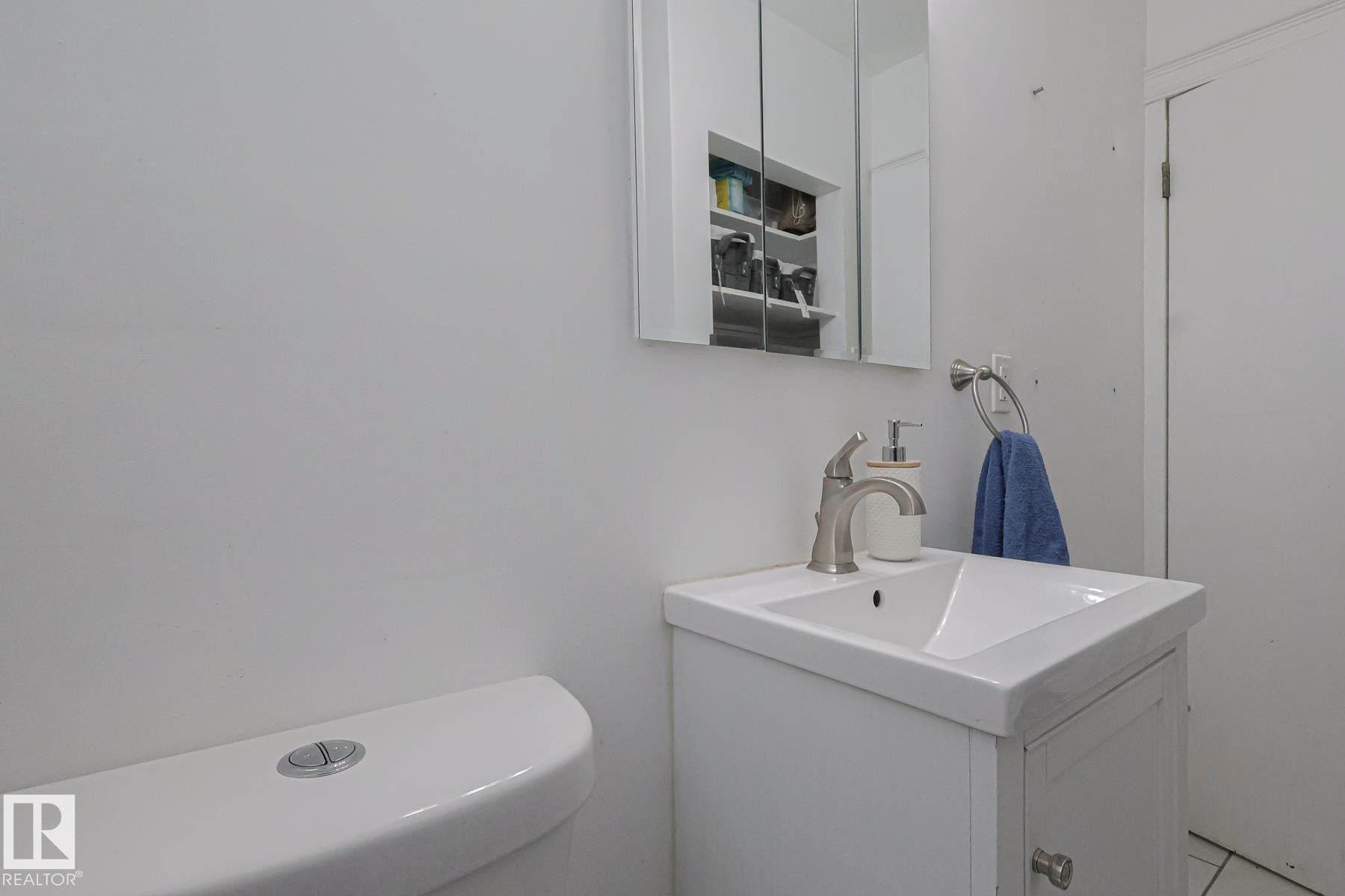 10319 45 Street, Edmonton, AB - Indoor