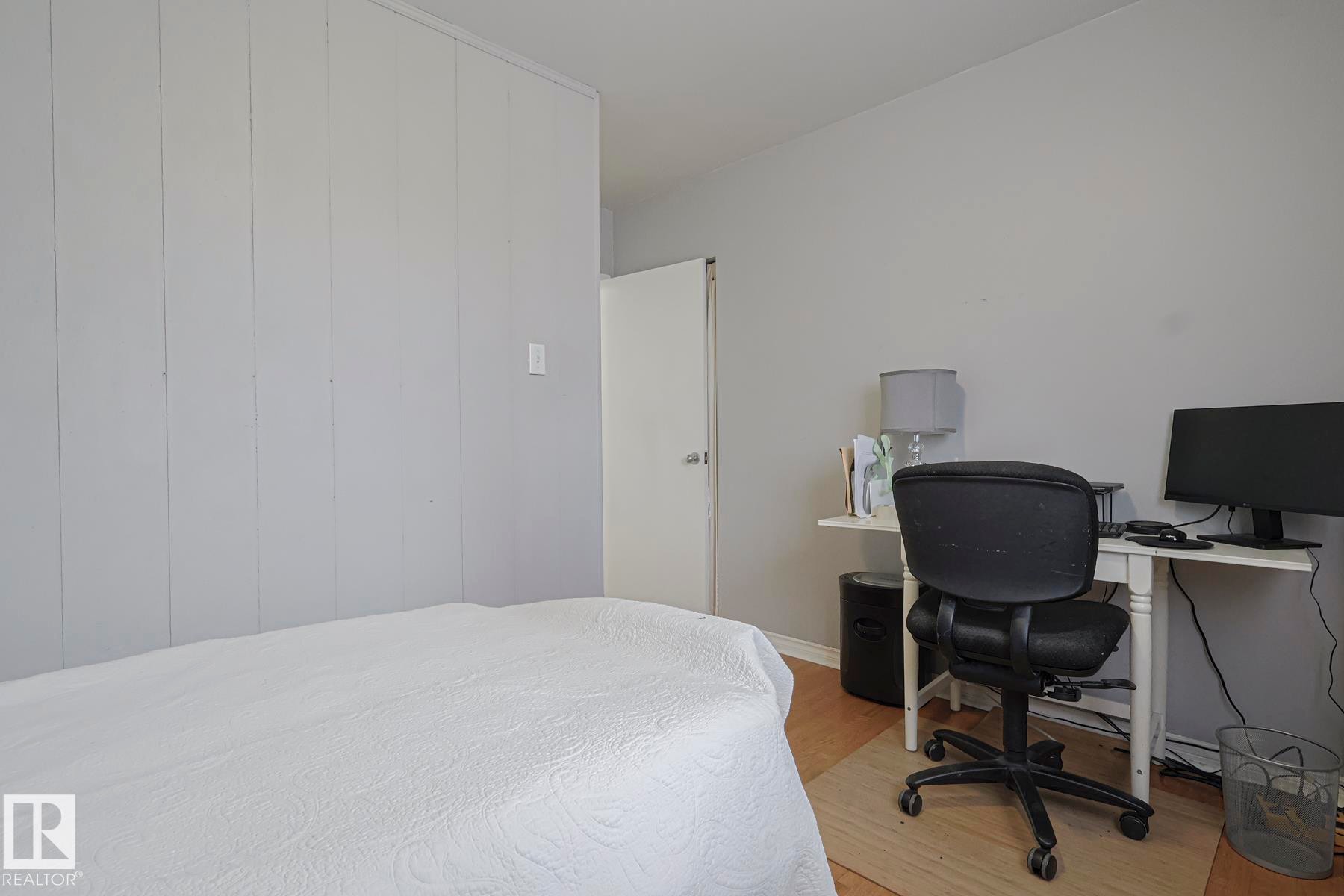 10319 45 Street, Edmonton, AB - Indoor