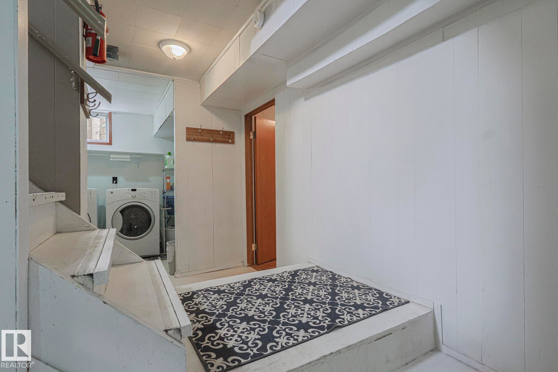 10319 45 Street, Edmonton, AB - Indoor Photo Showing Laundry Room