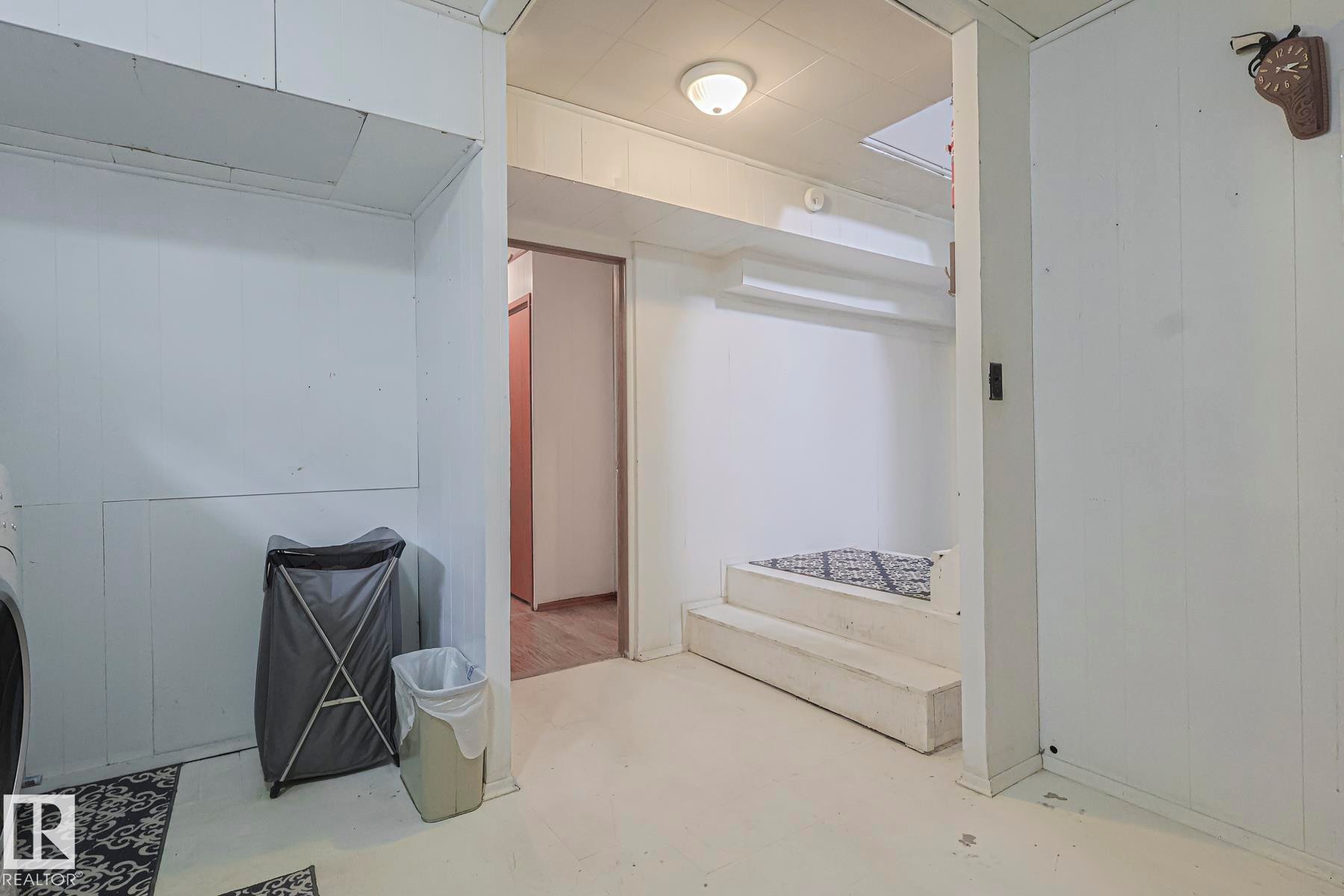 10319 45 Street, Edmonton, AB - Indoor