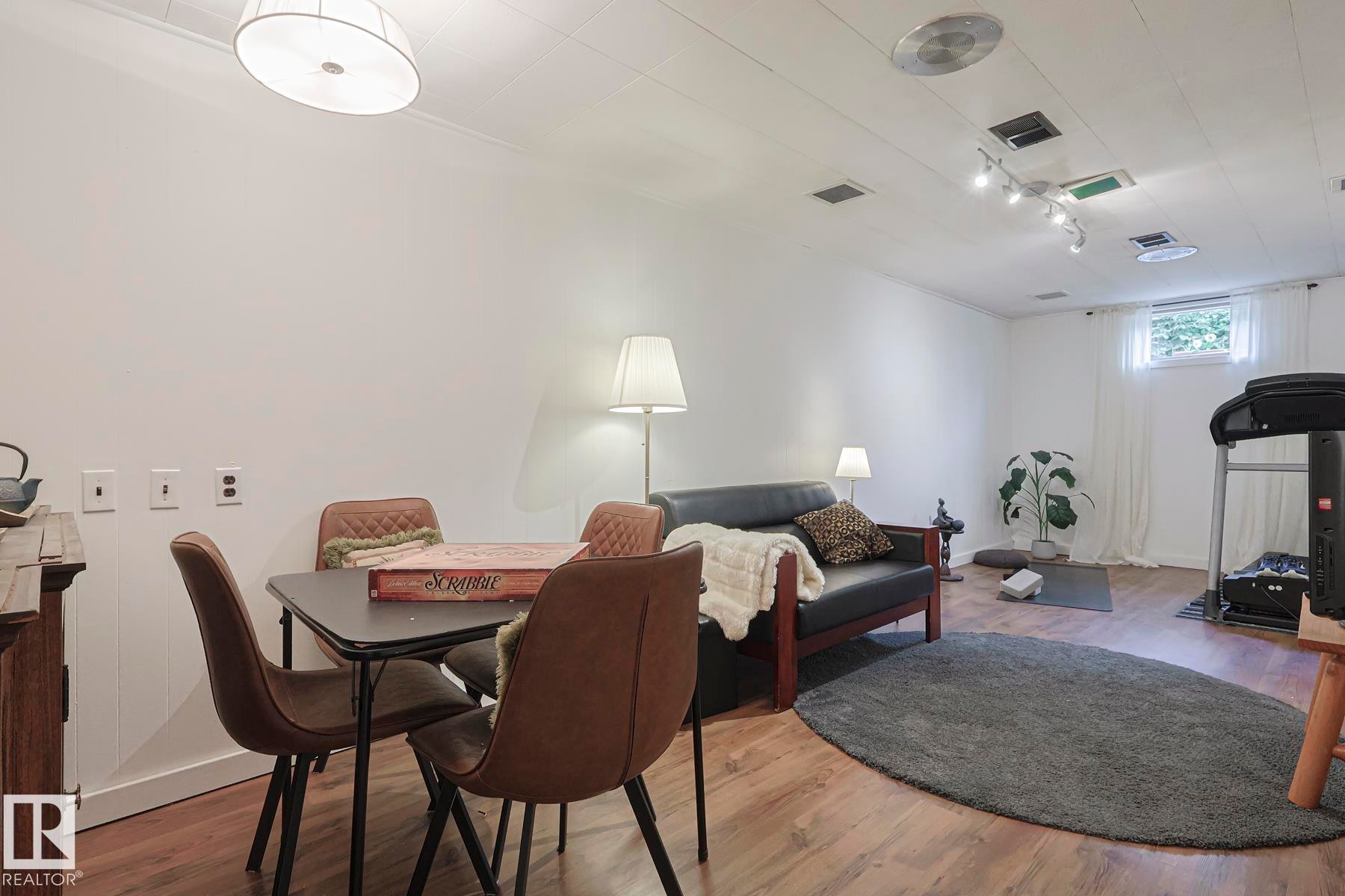 10319 45 Street, Edmonton, AB - Indoor