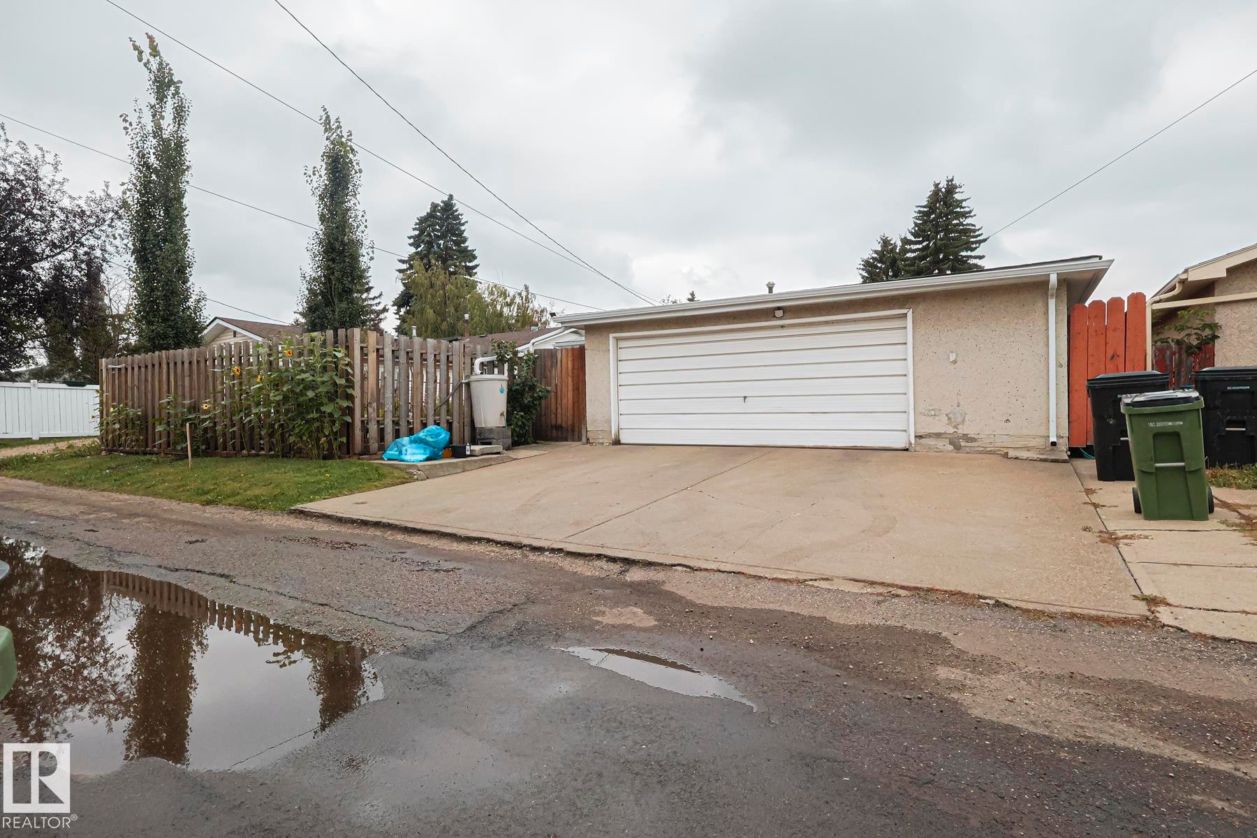 10319 45 Street, Edmonton, AB - Outdoor