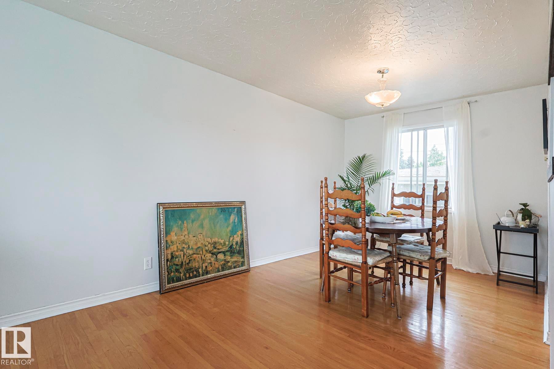 10319 45 Street, Edmonton, AB - Indoor