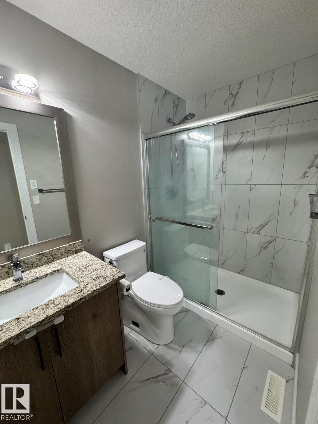8729 Mayday Lane, Edmonton, AB - Indoor Photo Showing Bathroom