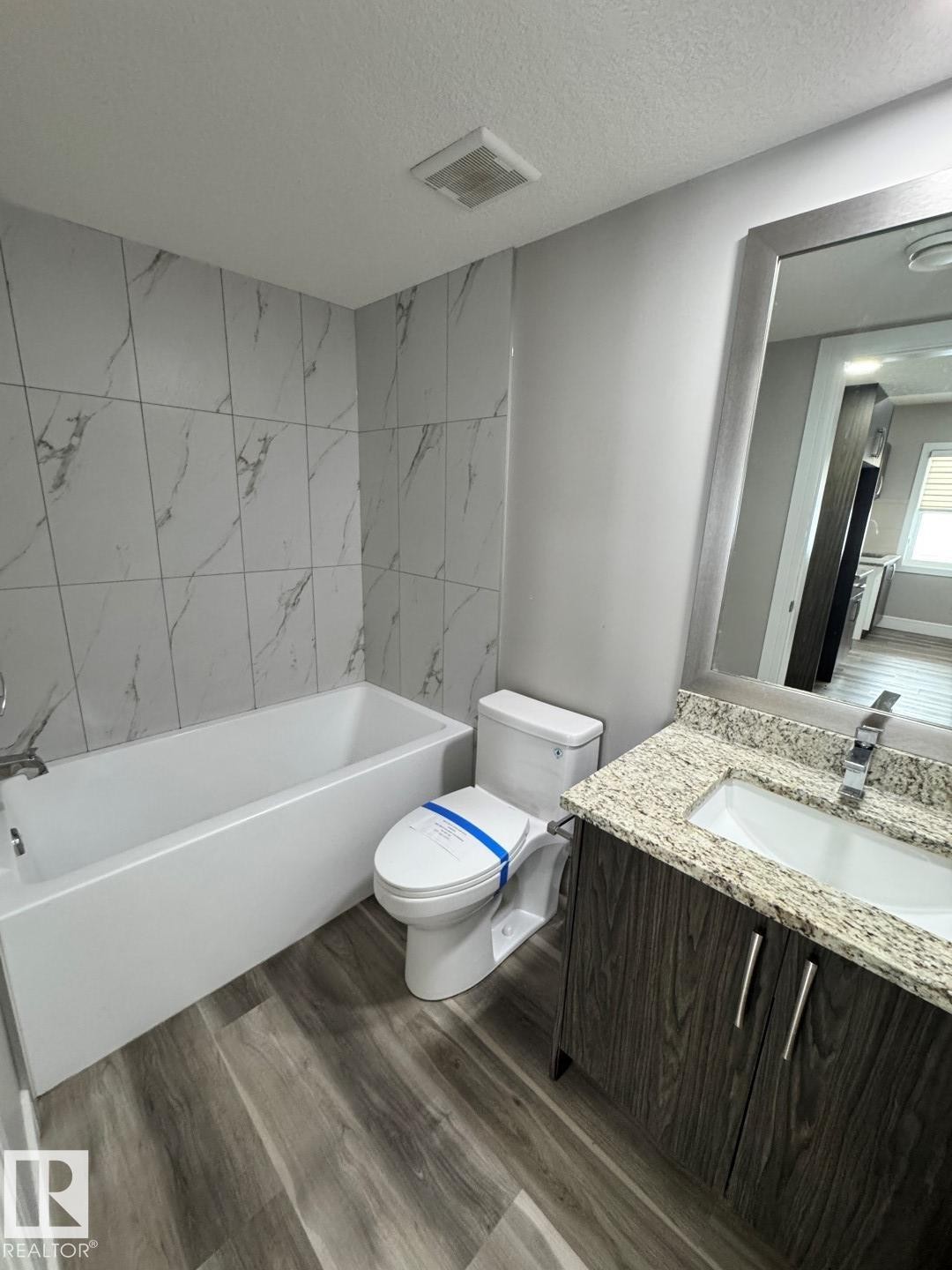 8729 Mayday Lane, Edmonton, AB - Indoor Photo Showing Bathroom