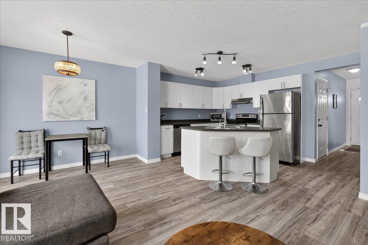 6828 159A Avenue, Edmonton, AB - Indoor Photo Showing Kitchen