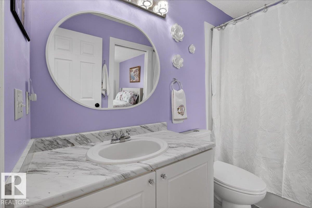 6828 159A Avenue, Edmonton, AB - Indoor Photo Showing Bathroom