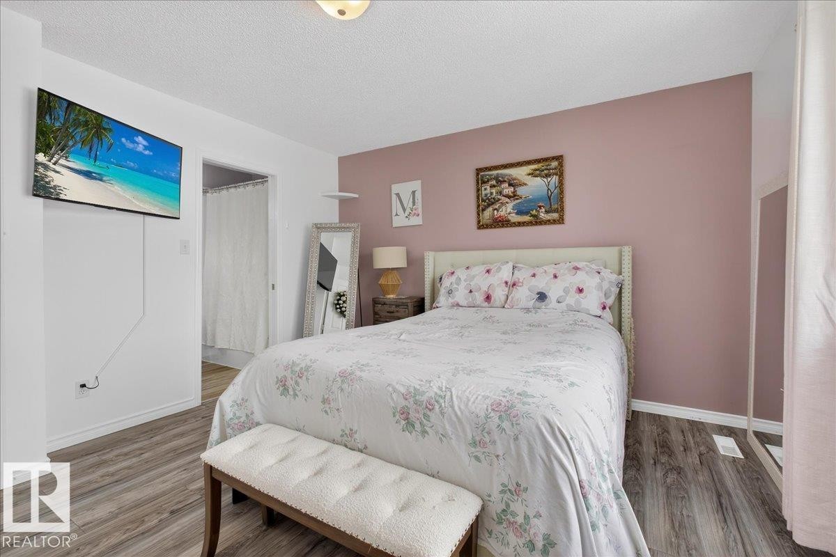 6828 159A Avenue, Edmonton, AB - Indoor Photo Showing Bedroom