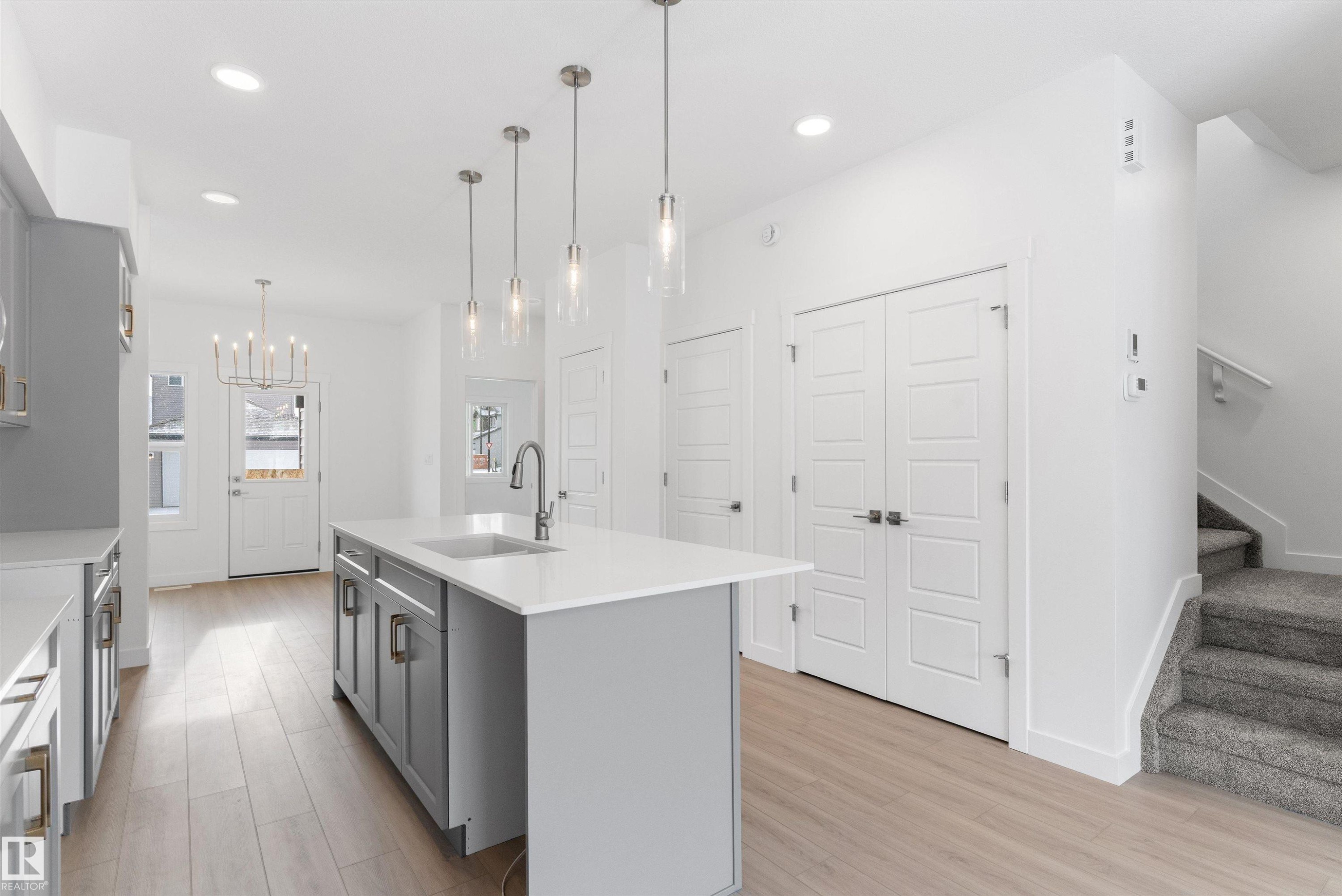 20719 43 Avenue, Edmonton, AB - Indoor Photo Showing Kitchen With Upgraded Kitchen