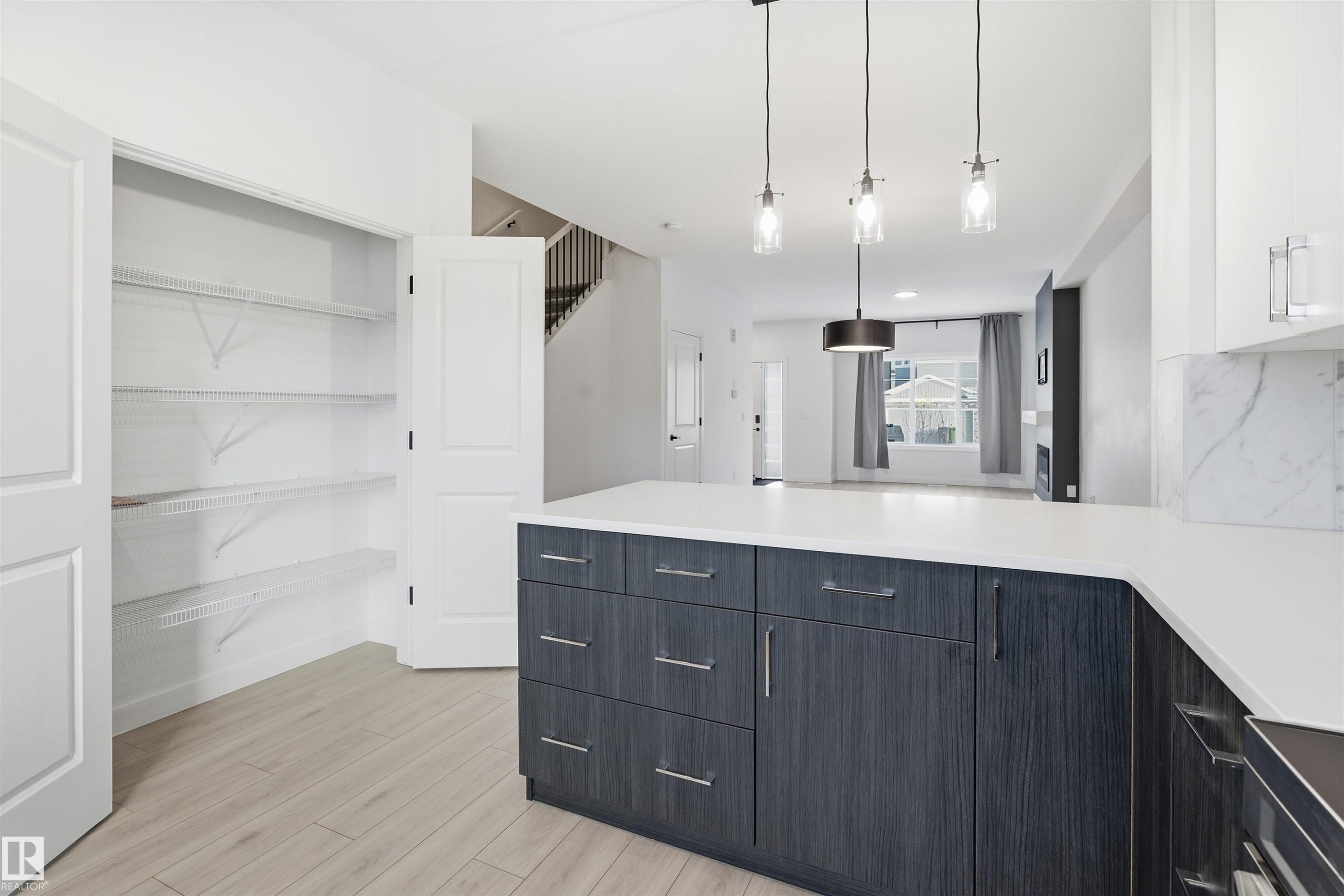 317 Juniper Cove, Leduc, AB - Indoor Photo Showing Kitchen