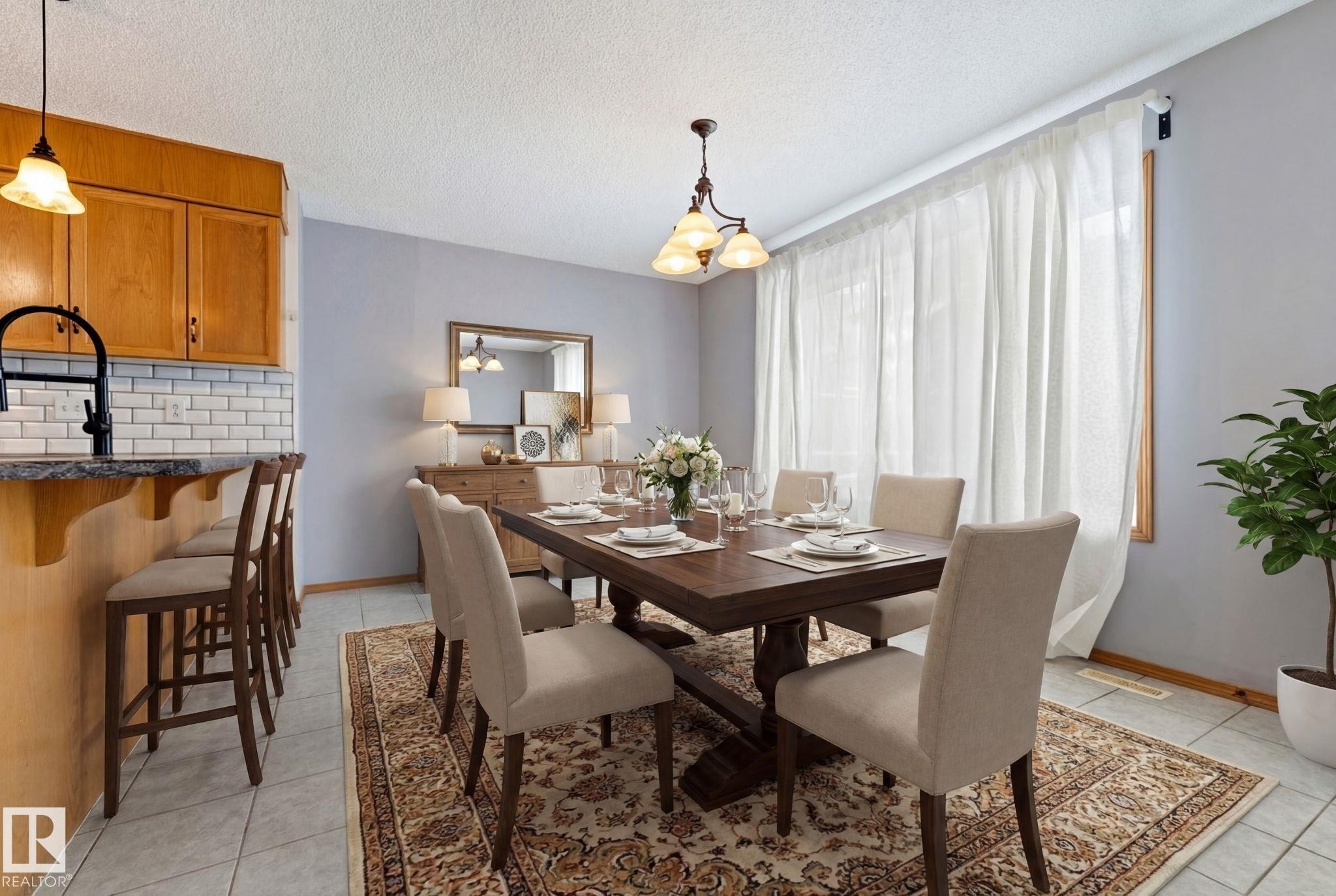 752 Whiston Court, Edmonton, AB - Indoor Photo Showing Dining Room