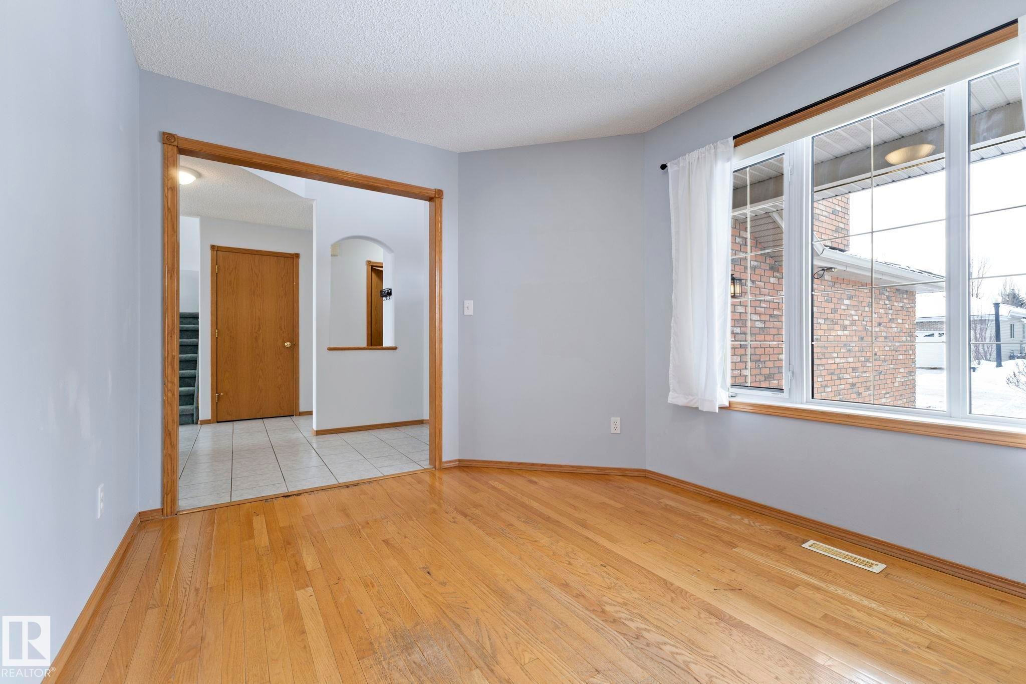 752 Whiston Court, Edmonton, AB - Indoor Photo Showing Other Room