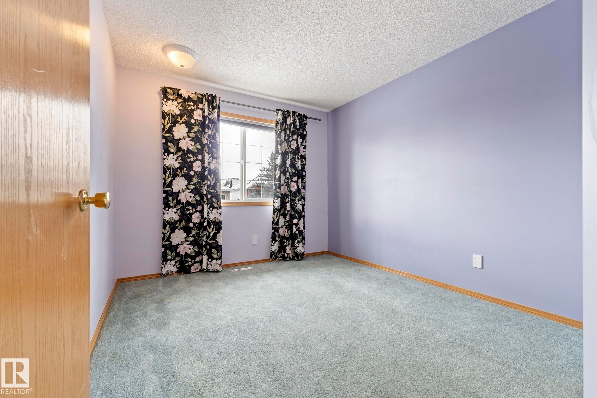 752 Whiston Court, Edmonton, AB - Indoor Photo Showing Other Room