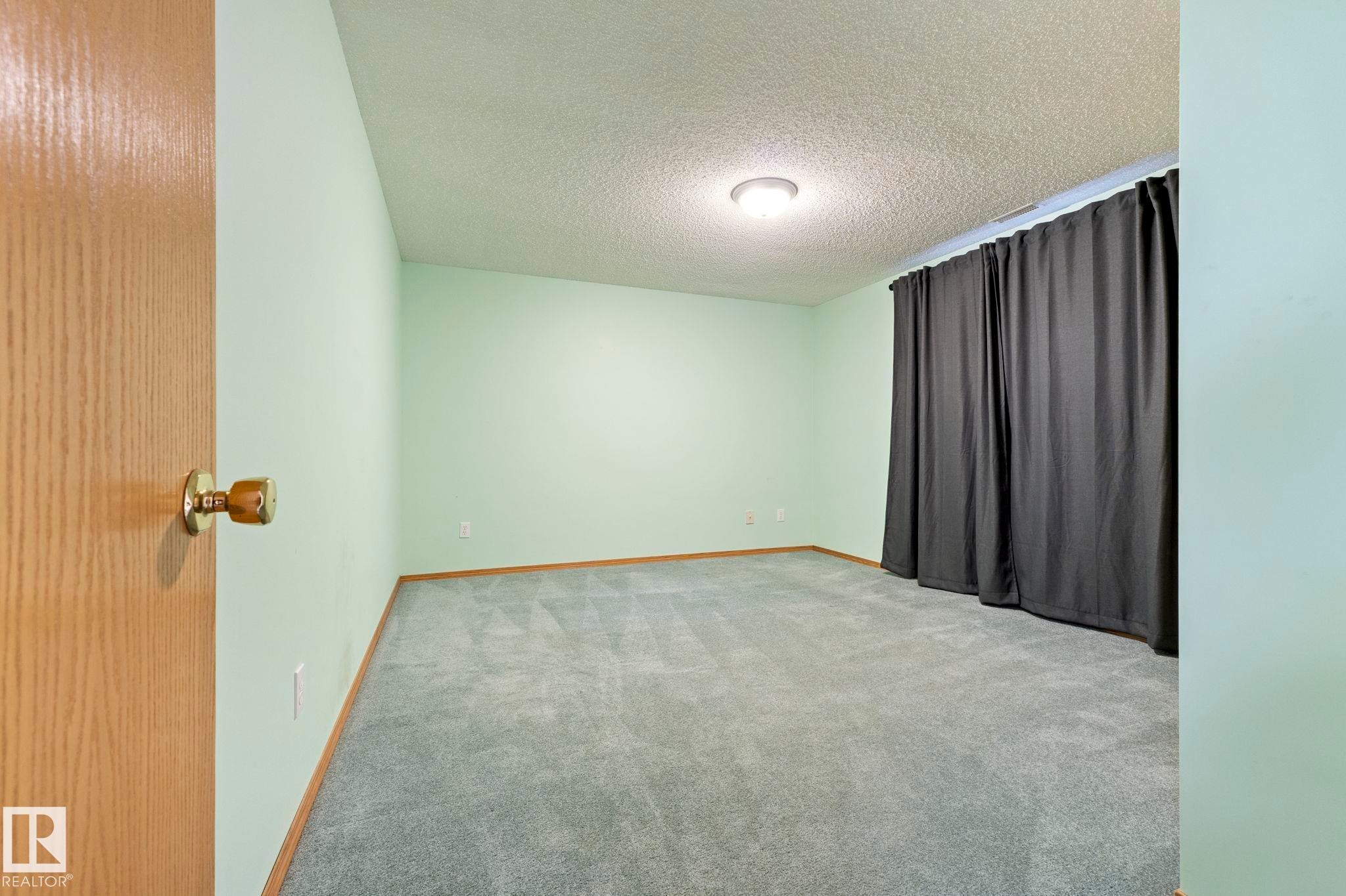 752 Whiston Court, Edmonton, AB - Indoor Photo Showing Other Room