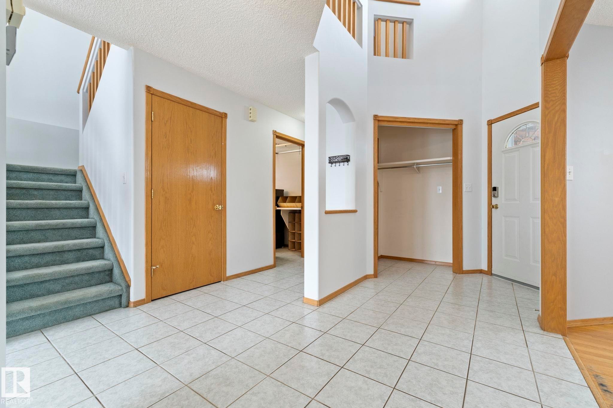 752 Whiston Court, Edmonton, AB - Indoor Photo Showing Other Room