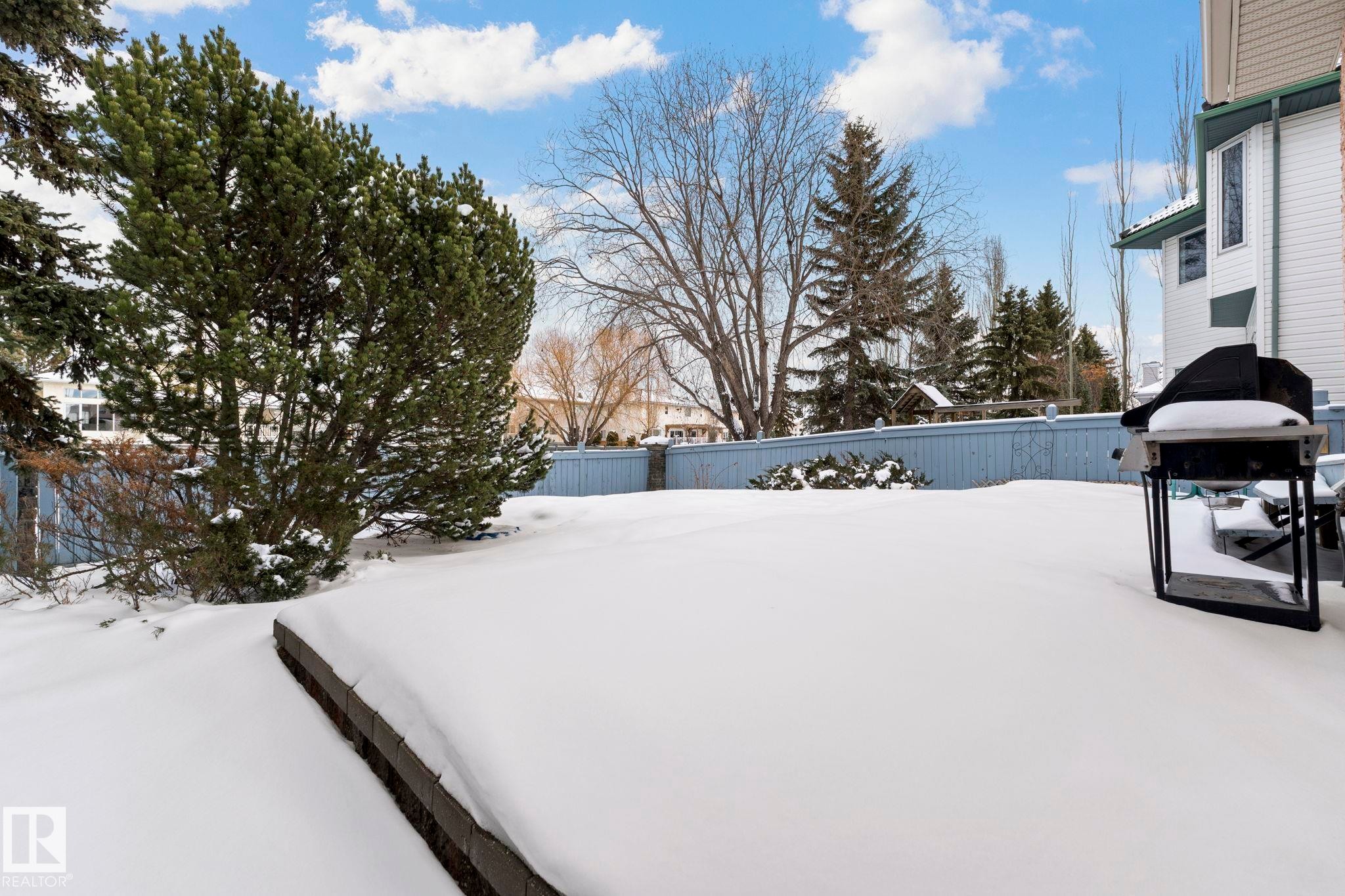 752 Whiston Court, Edmonton, AB - Outdoor