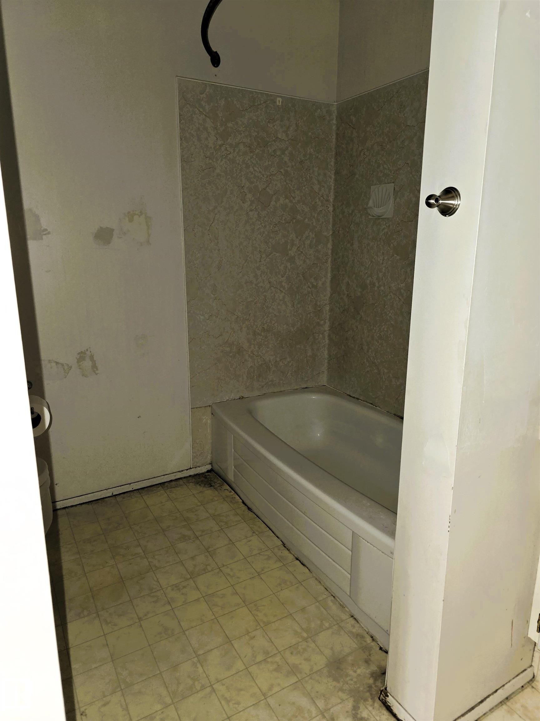 6340 184 Street Nw, Edmonton, AB - Indoor Photo Showing Bathroom
