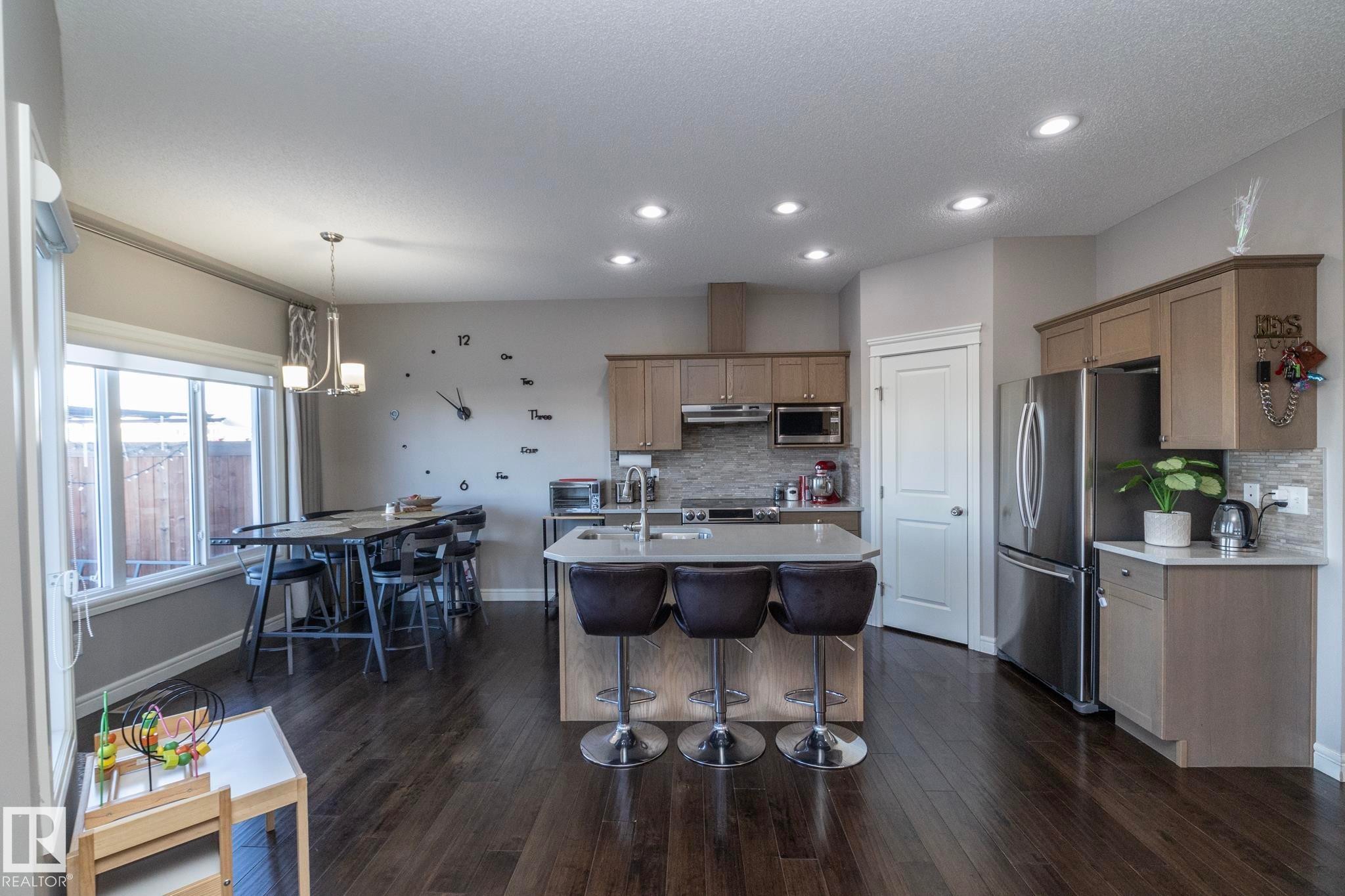 2208 Casey Crescent, Edmonton, AB - Indoor Photo Showing Kitchen