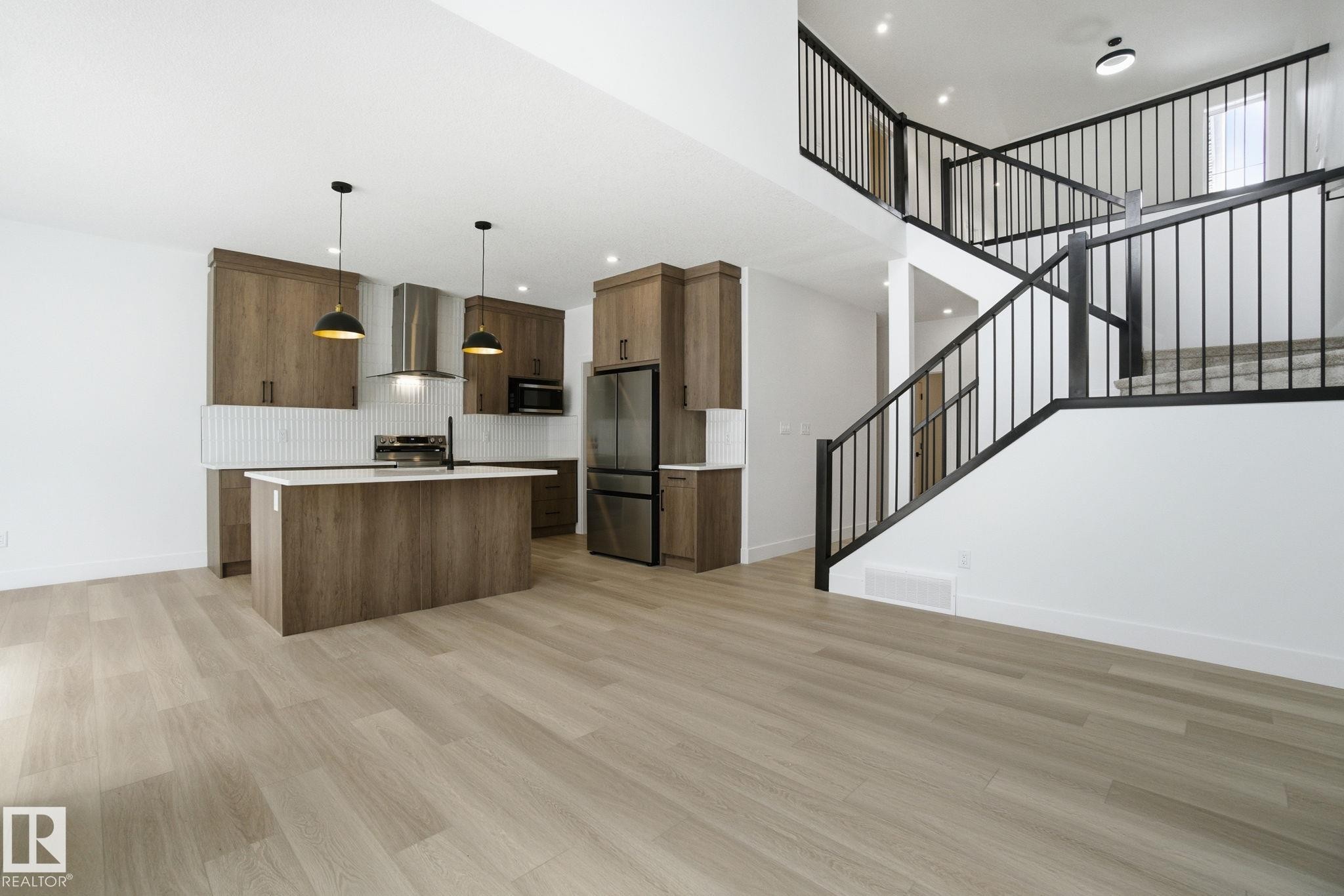 1405 Osprey Crest, Edmonton, AB - Indoor Photo Showing Kitchen