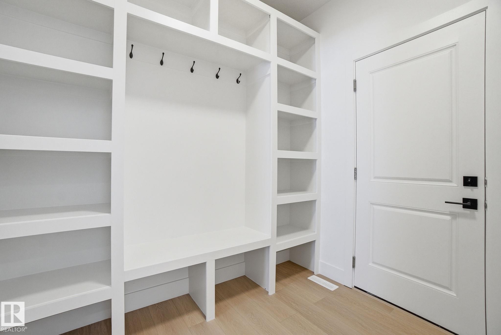 1405 Osprey Crest, Edmonton, AB - Indoor With Storage