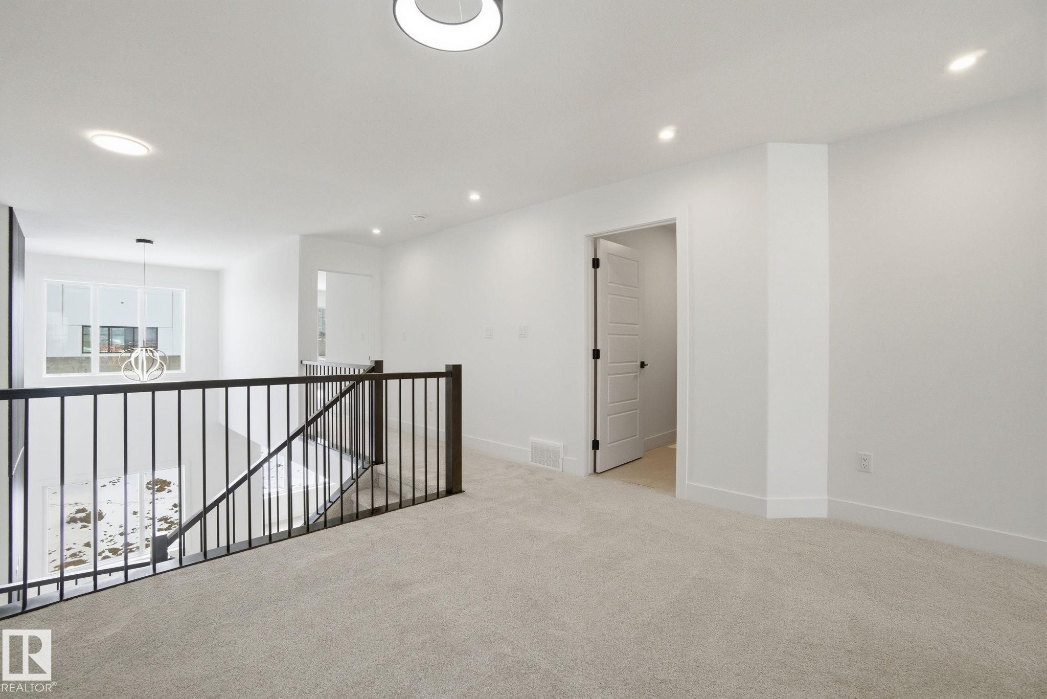 1405 Osprey Crest, Edmonton, AB - Indoor Photo Showing Other Room