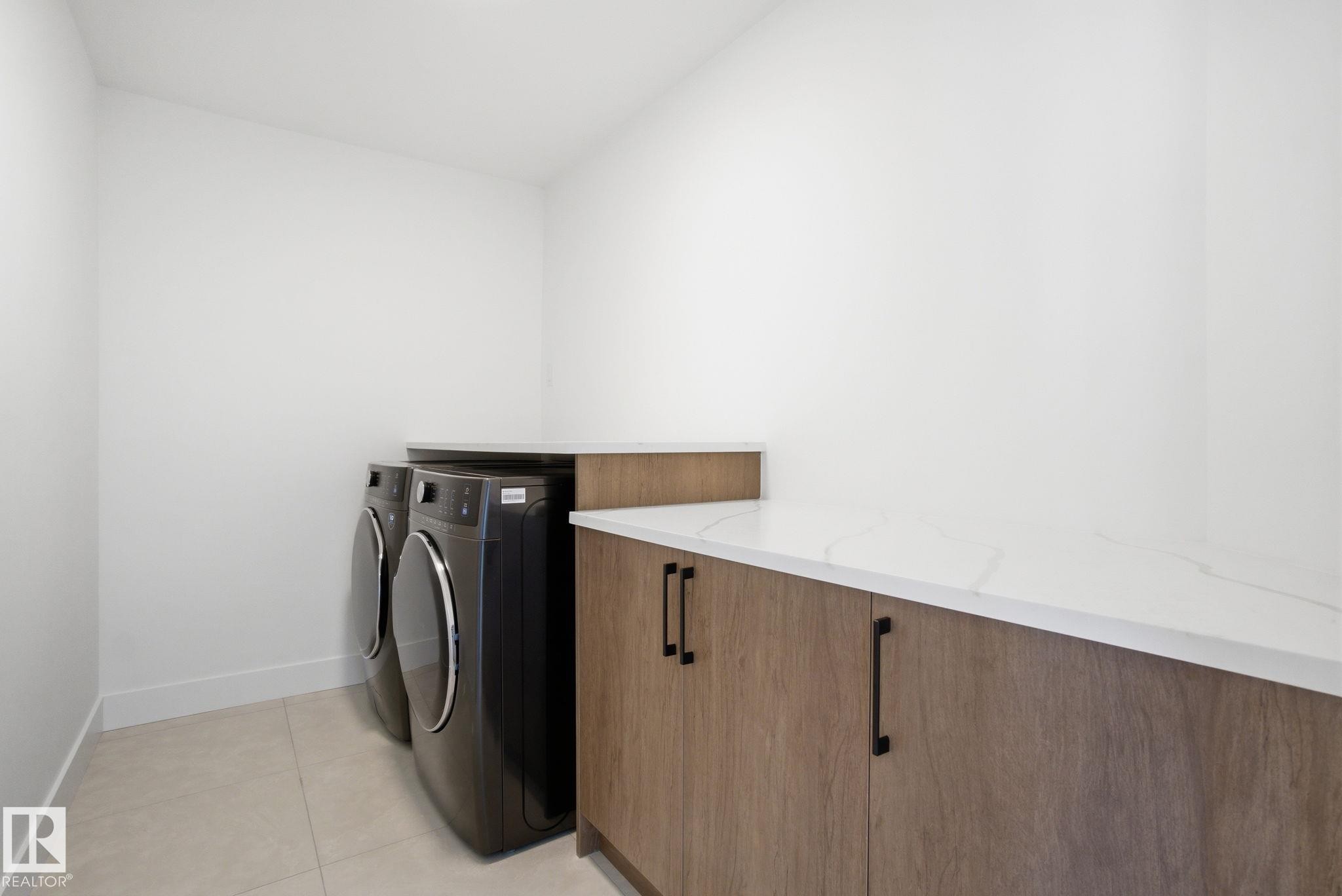 1405 Osprey Crest, Edmonton, AB - Indoor Photo Showing Laundry Room