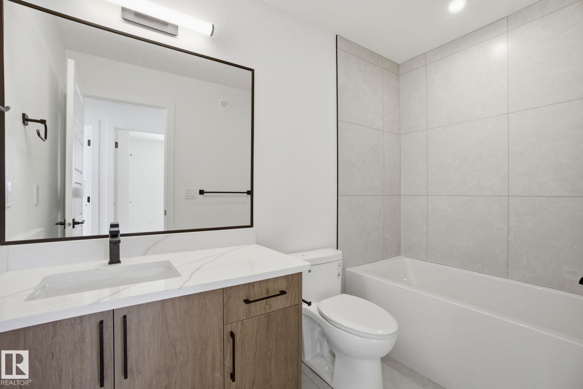 1405 Osprey Crest, Edmonton, AB - Indoor Photo Showing Bathroom