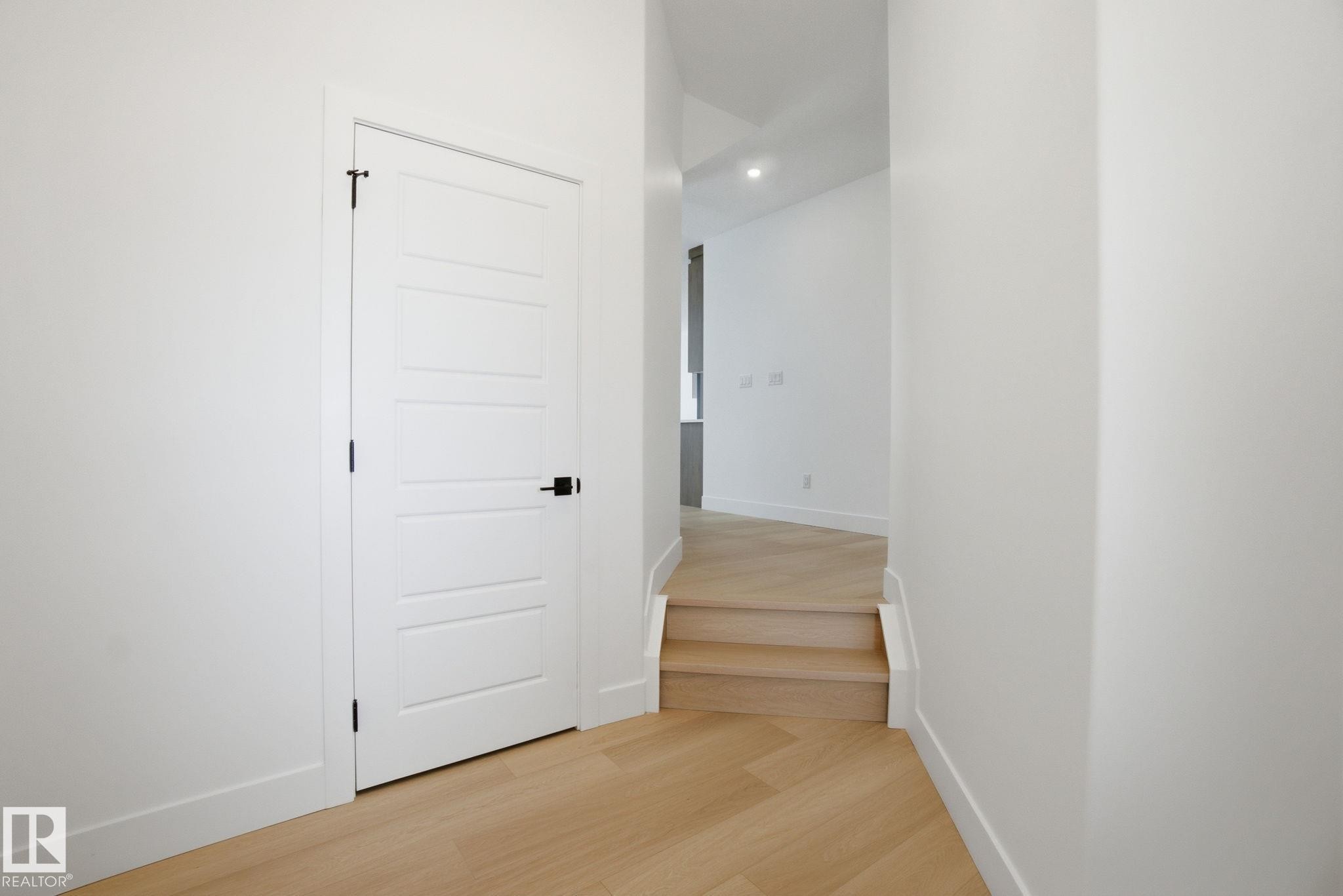 1405 Osprey Crest, Edmonton, AB - Indoor Photo Showing Other Room