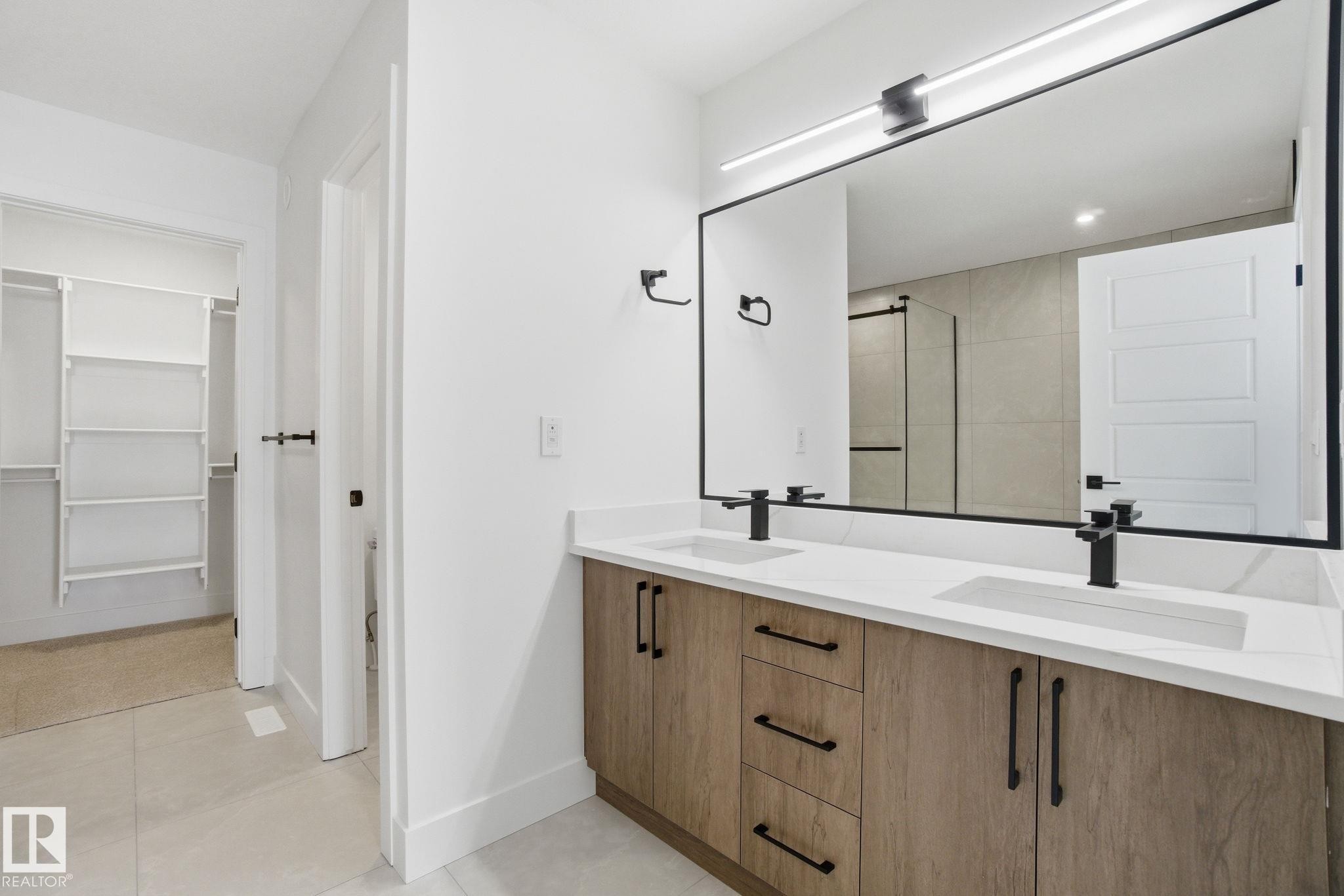 1405 Osprey Crest, Edmonton, AB - Indoor Photo Showing Bathroom