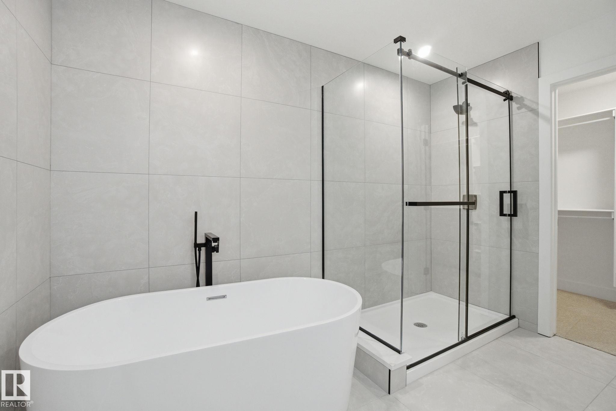 1405 Osprey Crest, Edmonton, AB - Indoor Photo Showing Bathroom