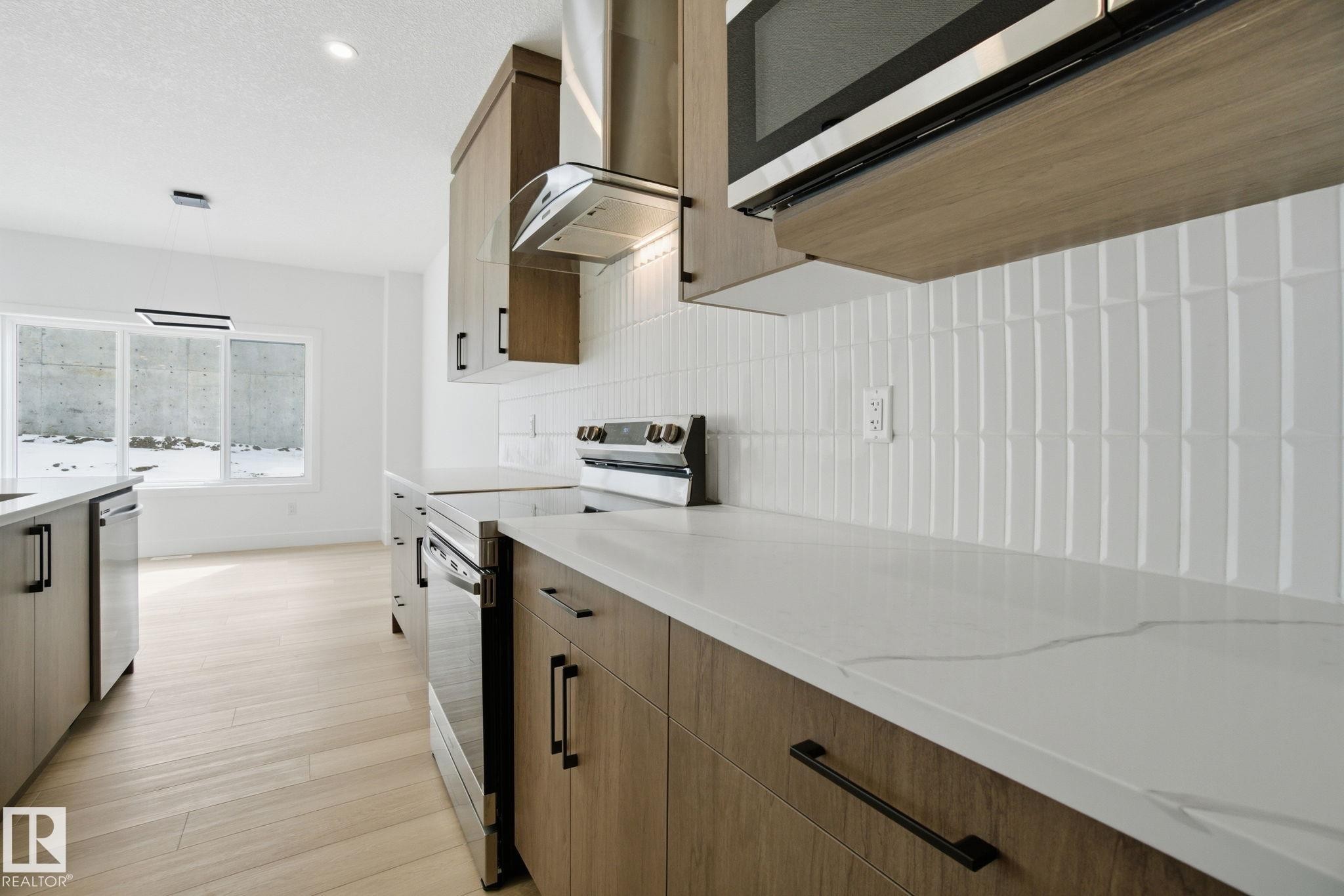 1405 Osprey Crest, Edmonton, AB - Indoor Photo Showing Kitchen