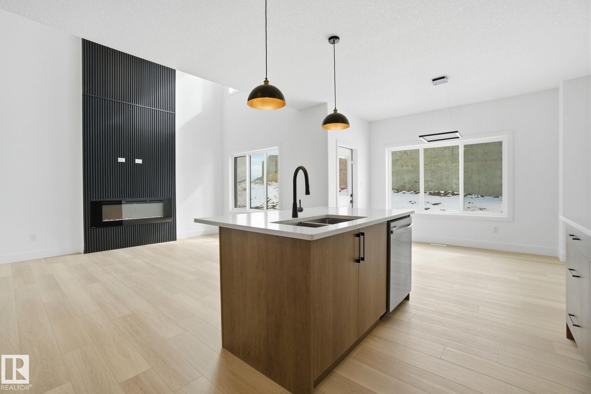 1405 Osprey Crest, Edmonton, AB - Indoor Photo Showing Kitchen With Double Sink