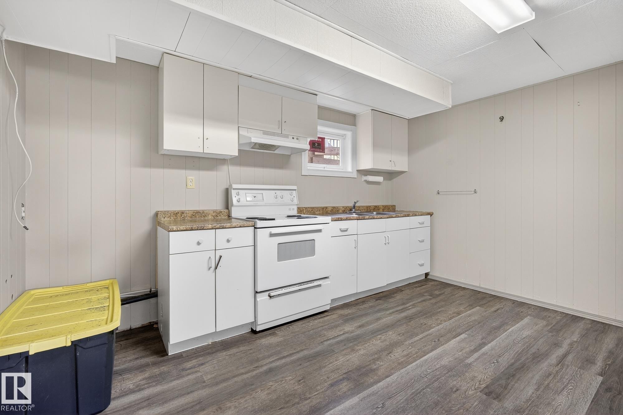 320 1 Avenue, Thorhild, AB - Indoor Photo Showing Kitchen