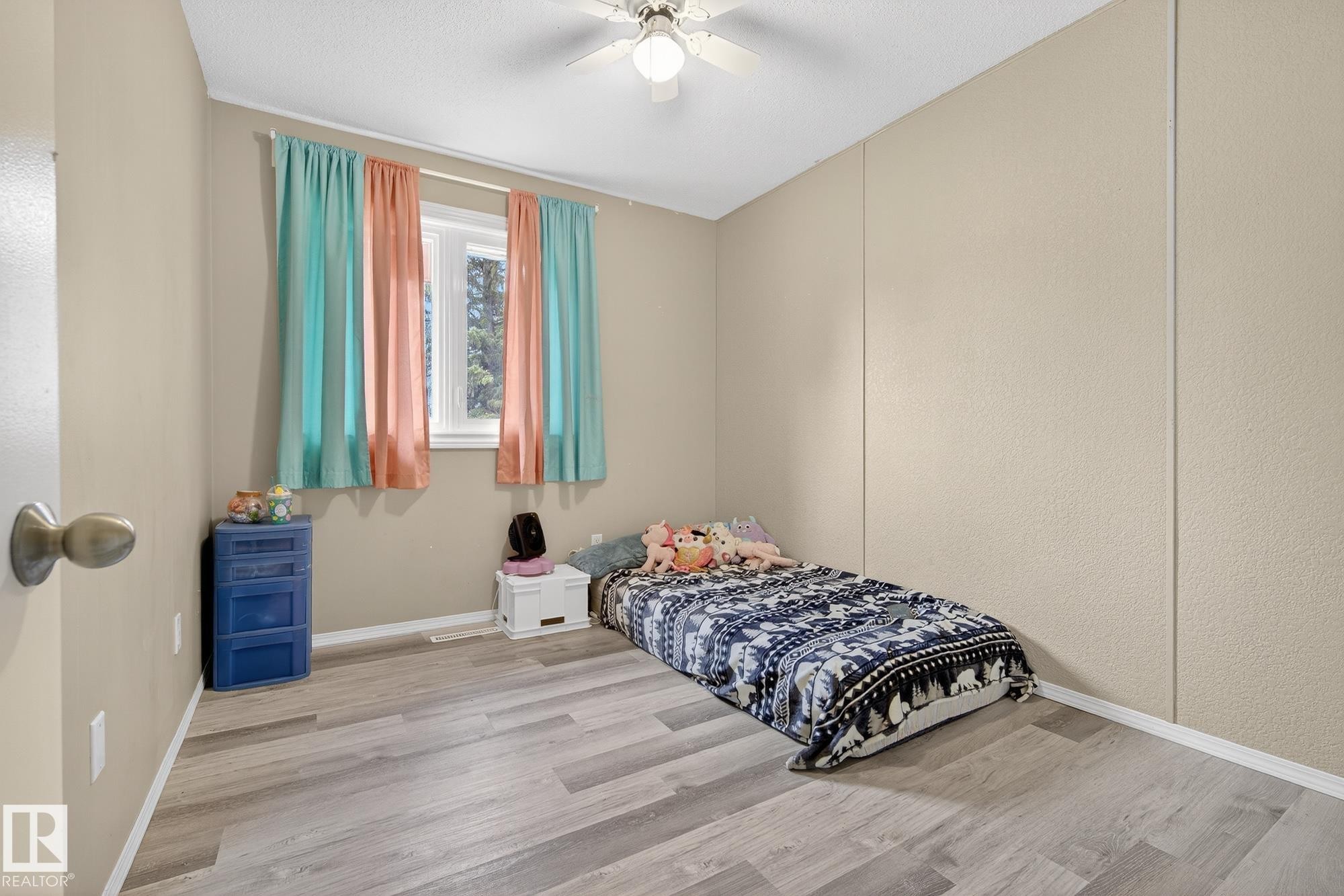 320 1 Avenue, Thorhild, AB - Indoor Photo Showing Bedroom