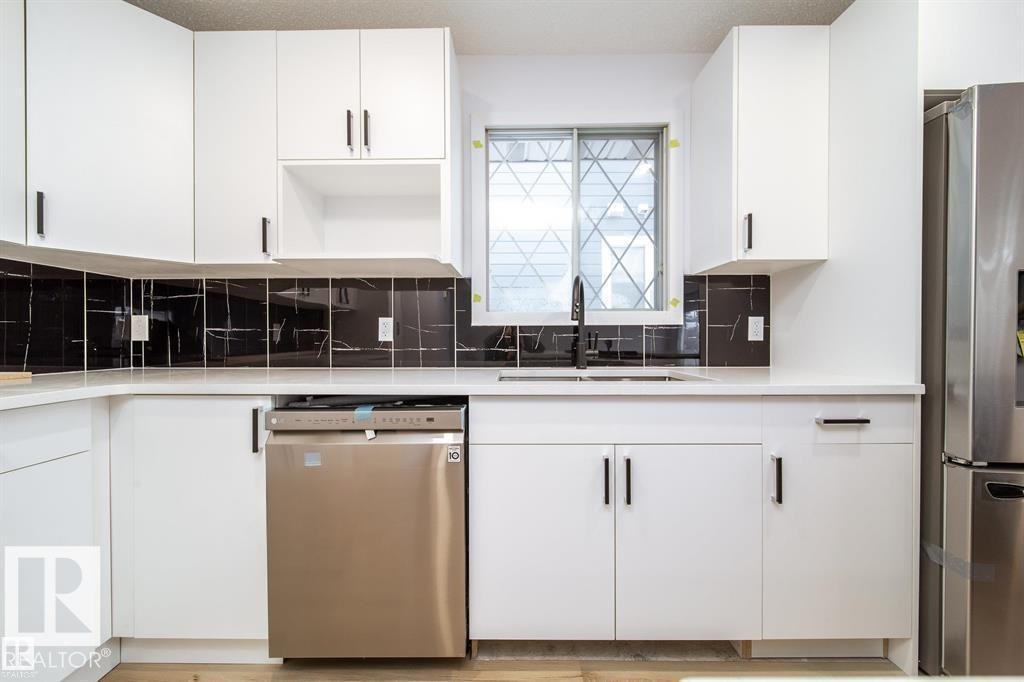 11523 82 Street, Edmonton, AB - Indoor Photo Showing Kitchen
