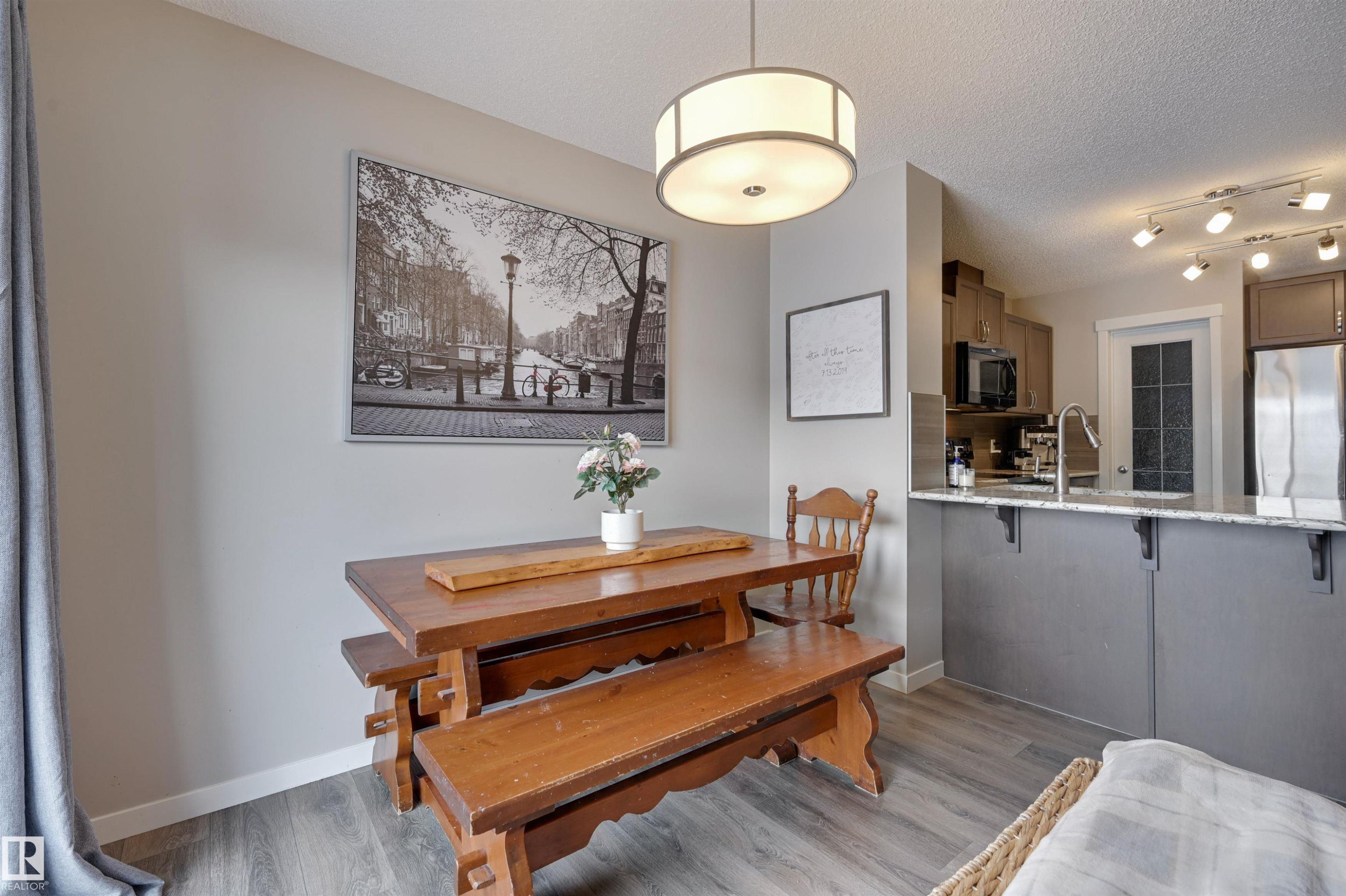 921 Ebbers Crescent, Edmonton, AB - Indoor Photo Showing Dining Room
