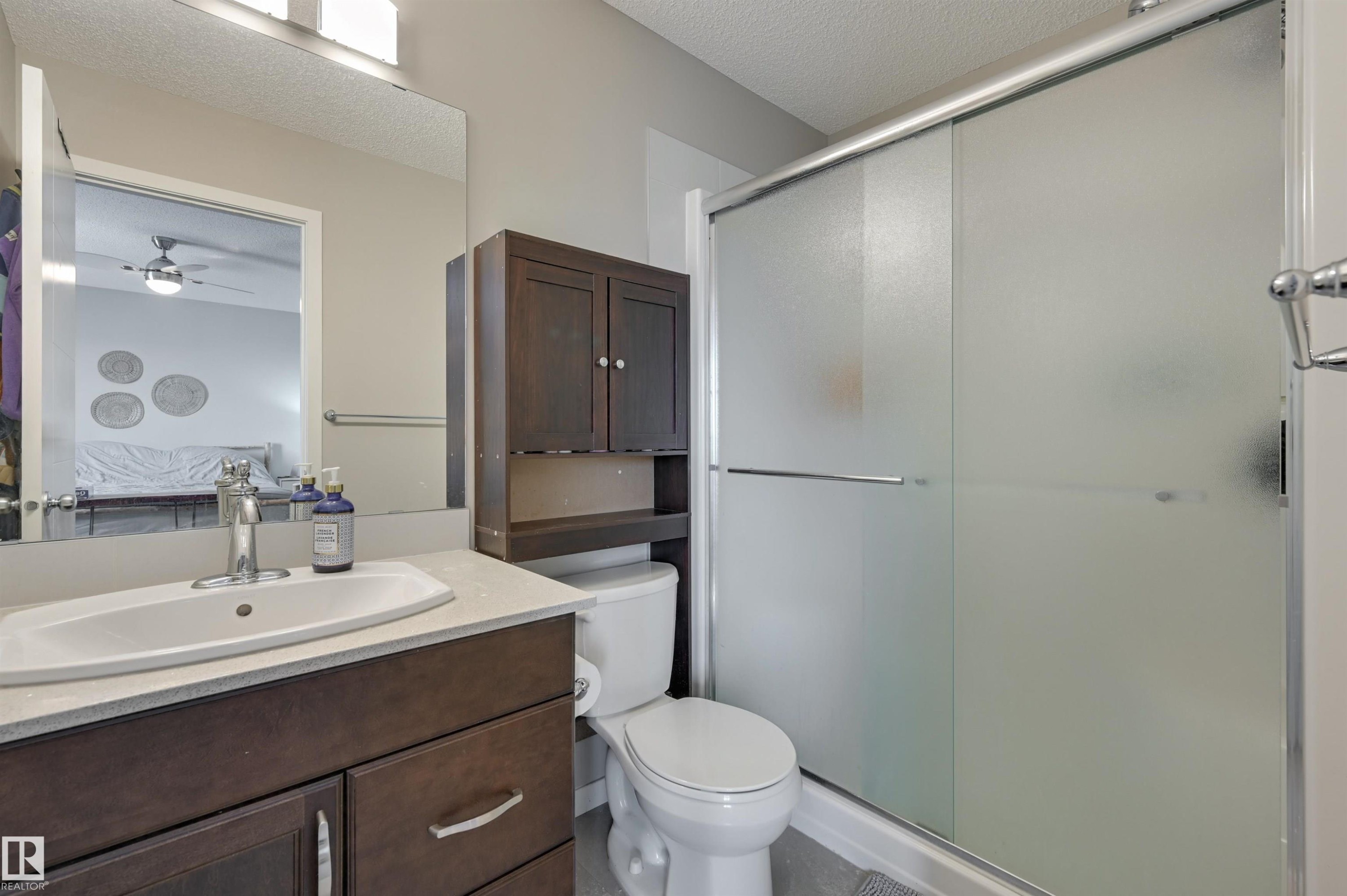 921 Ebbers Crescent, Edmonton, AB - Indoor Photo Showing Bathroom