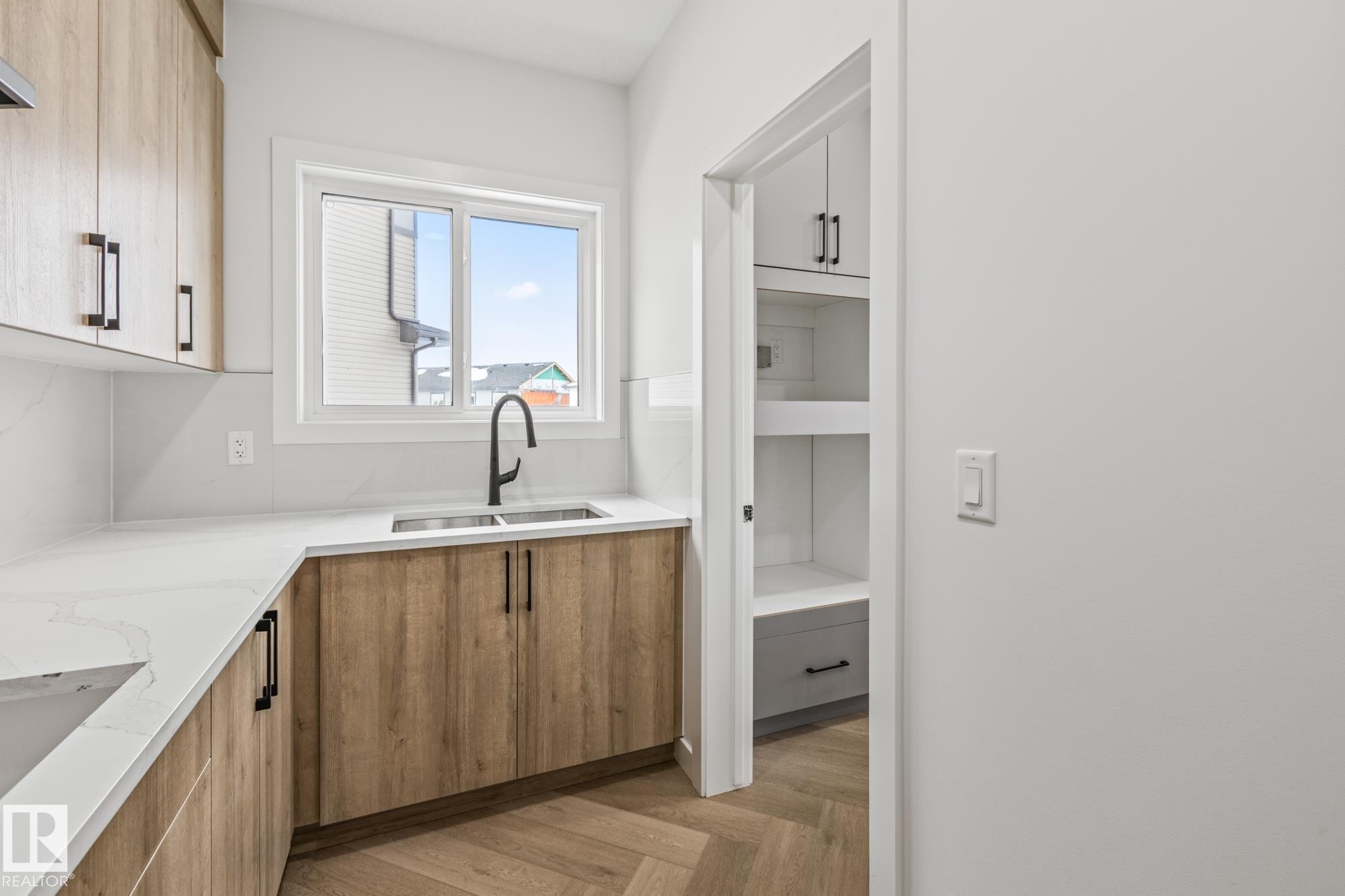 416 Pine Point(E), Leduc, AB - Indoor Photo Showing Kitchen With Double Sink