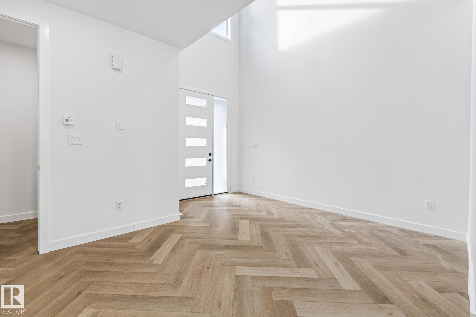 416 Pine Point(E), Leduc, AB - Indoor Photo Showing Other Room