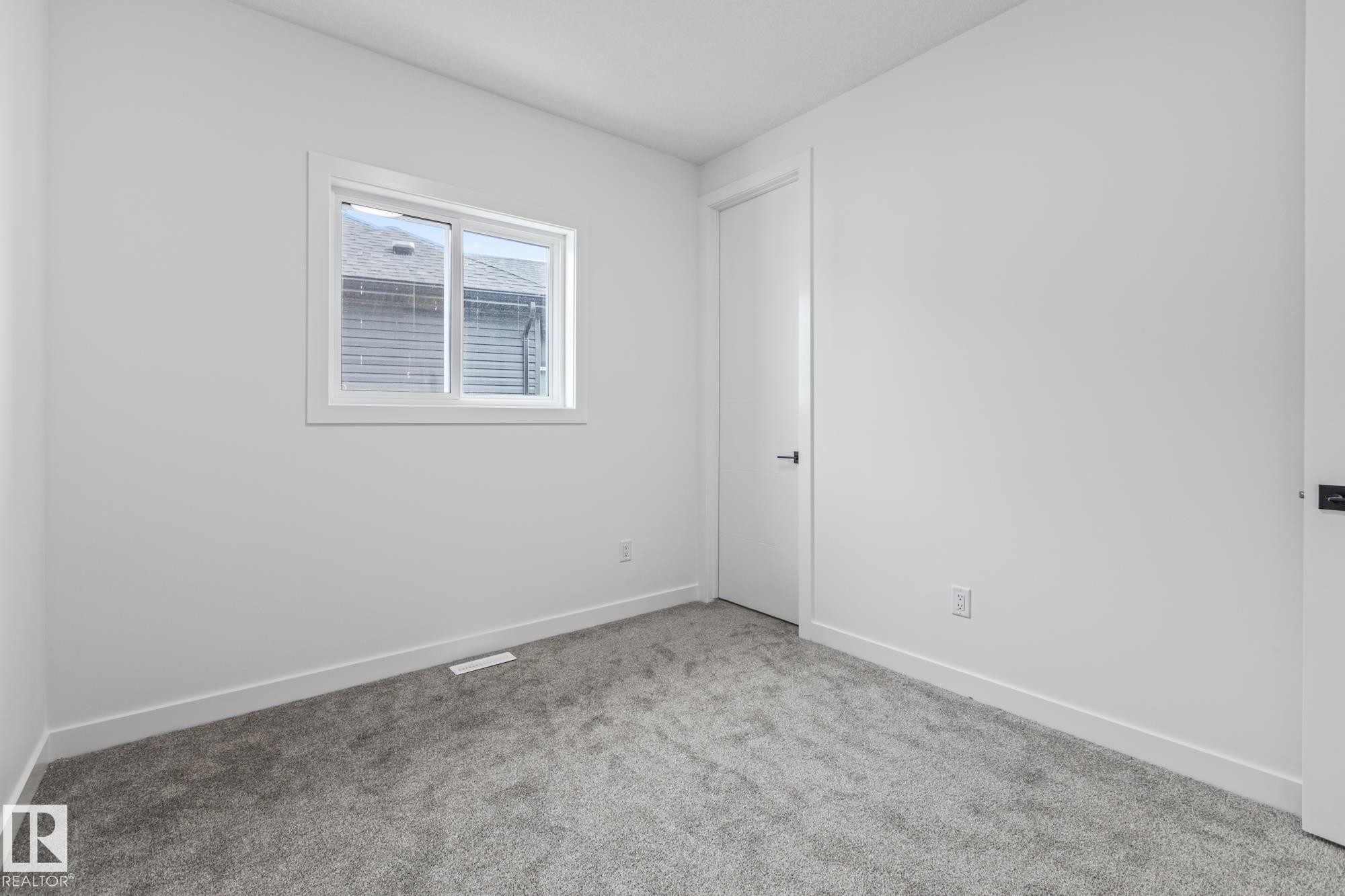 416 Pine Point(E), Leduc, AB - Indoor Photo Showing Other Room