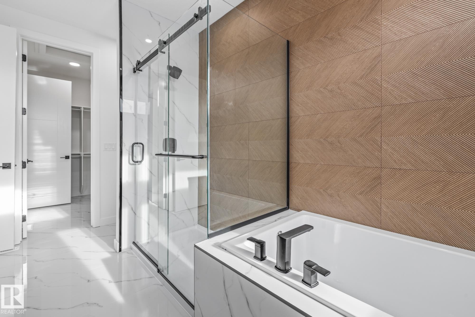 416 Pine Point(E), Leduc, AB - Indoor Photo Showing Bathroom